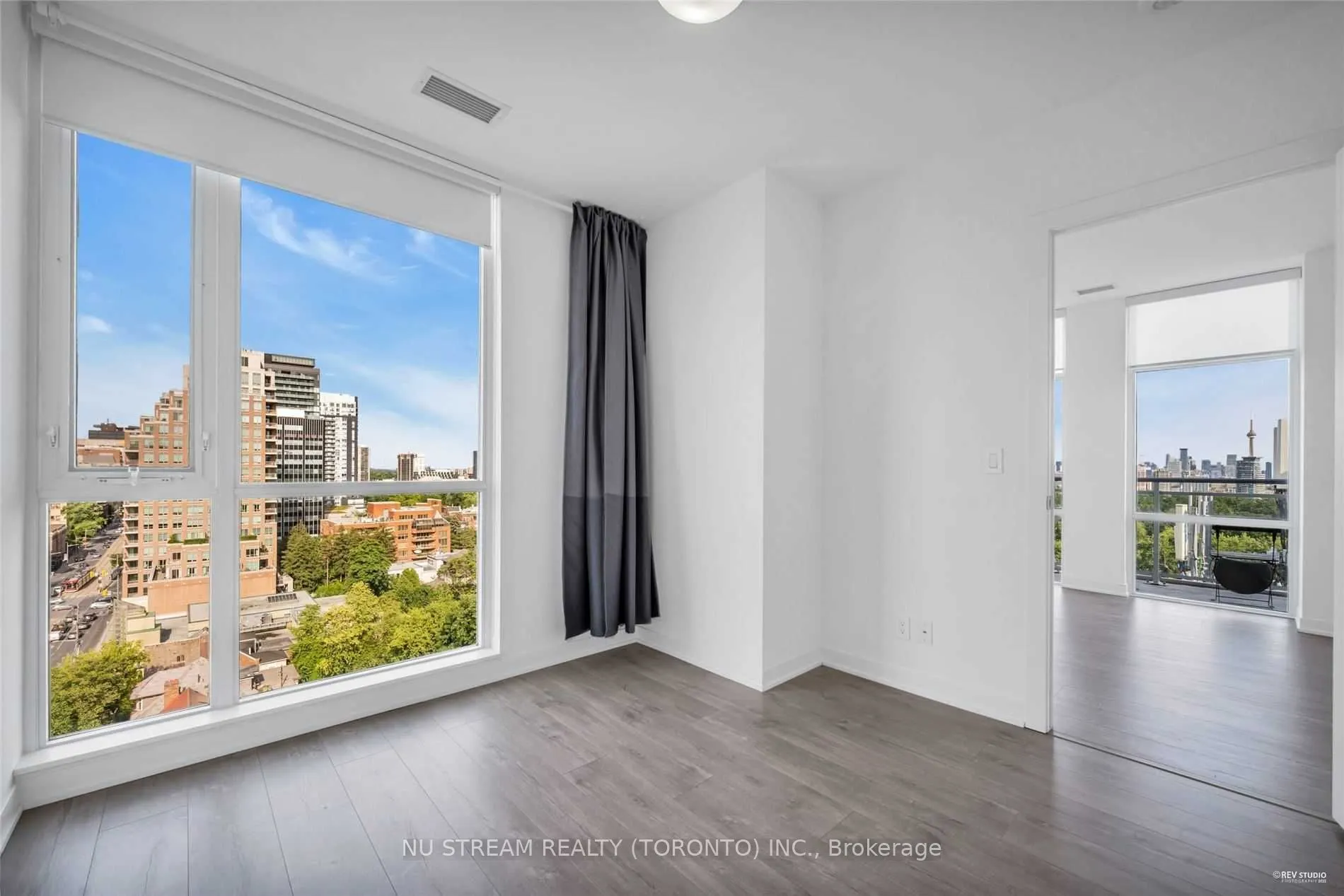 223 St Clair Avenue W, #1107