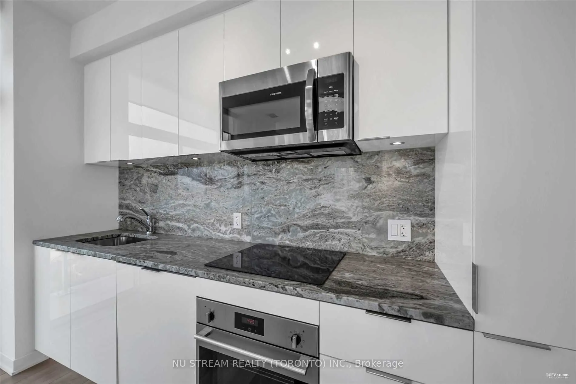 223 St Clair Avenue W, #1107