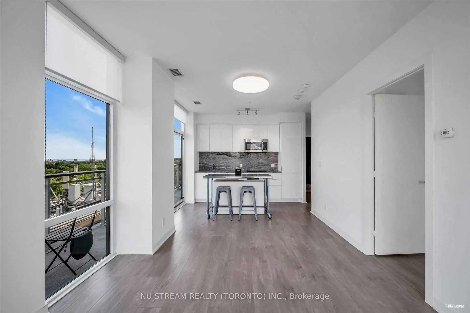 223 St Clair Avenue W, #1107
