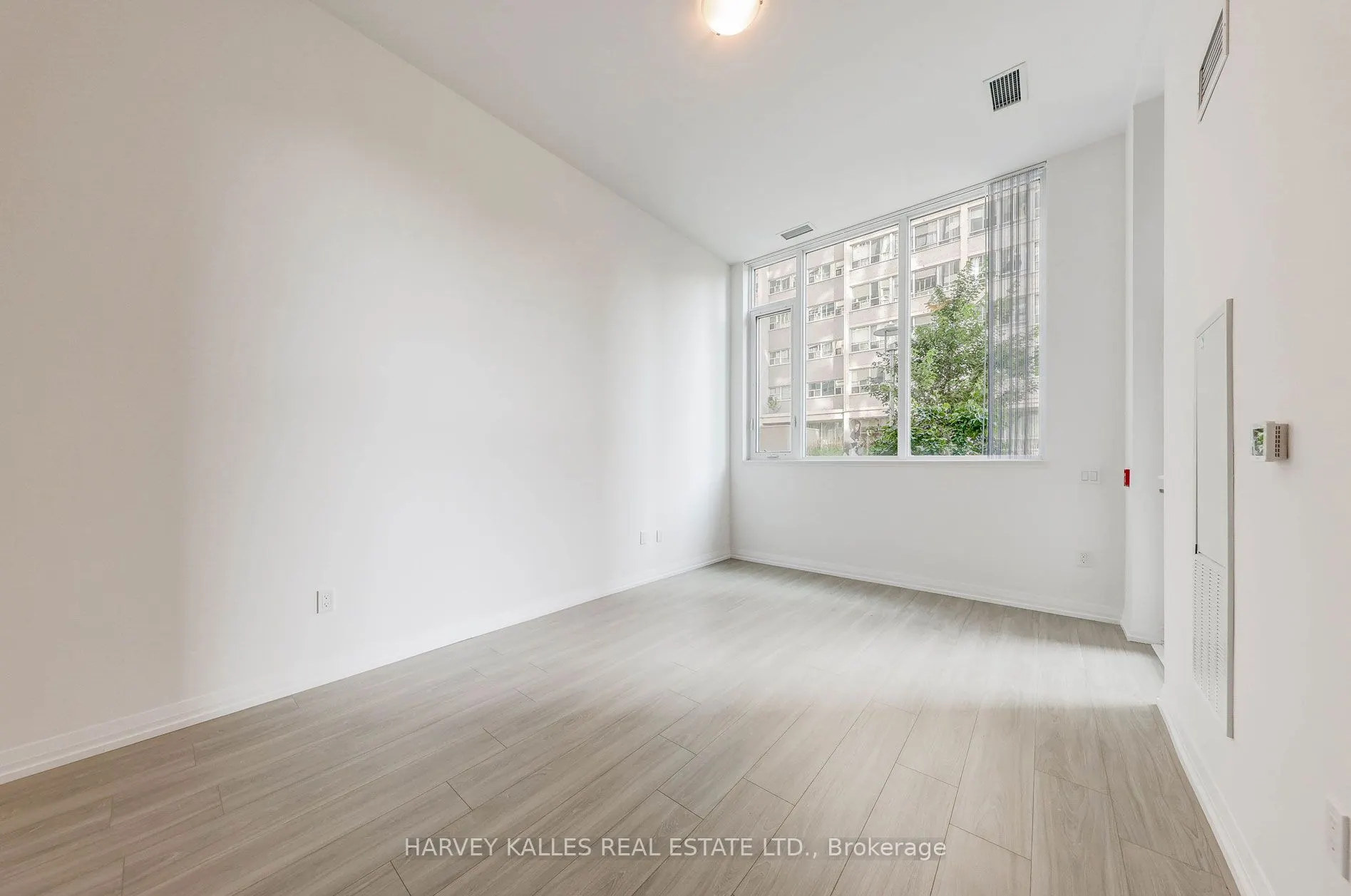 25 Holly Street, #TH104