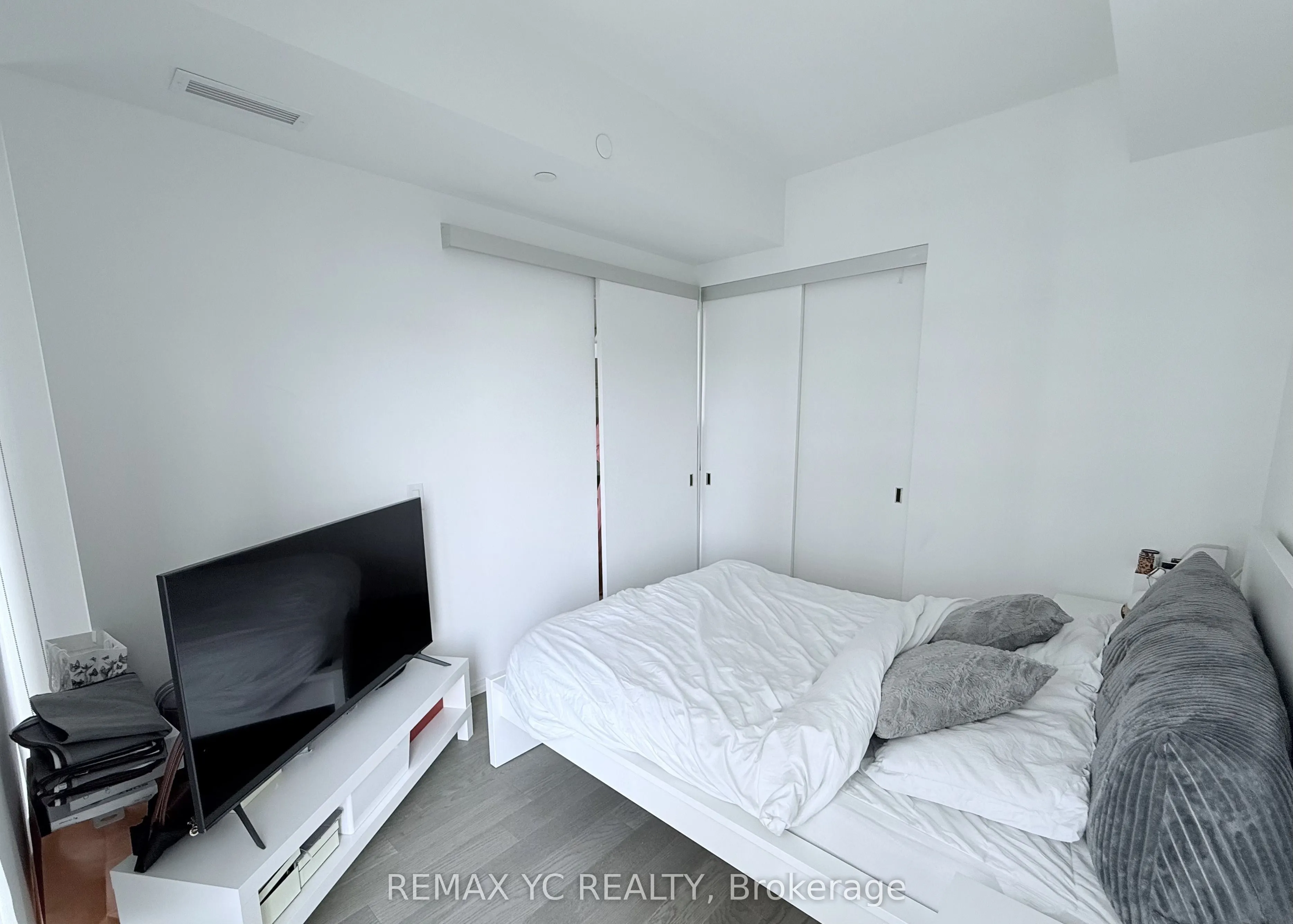5 Soudan Avenue, #2910