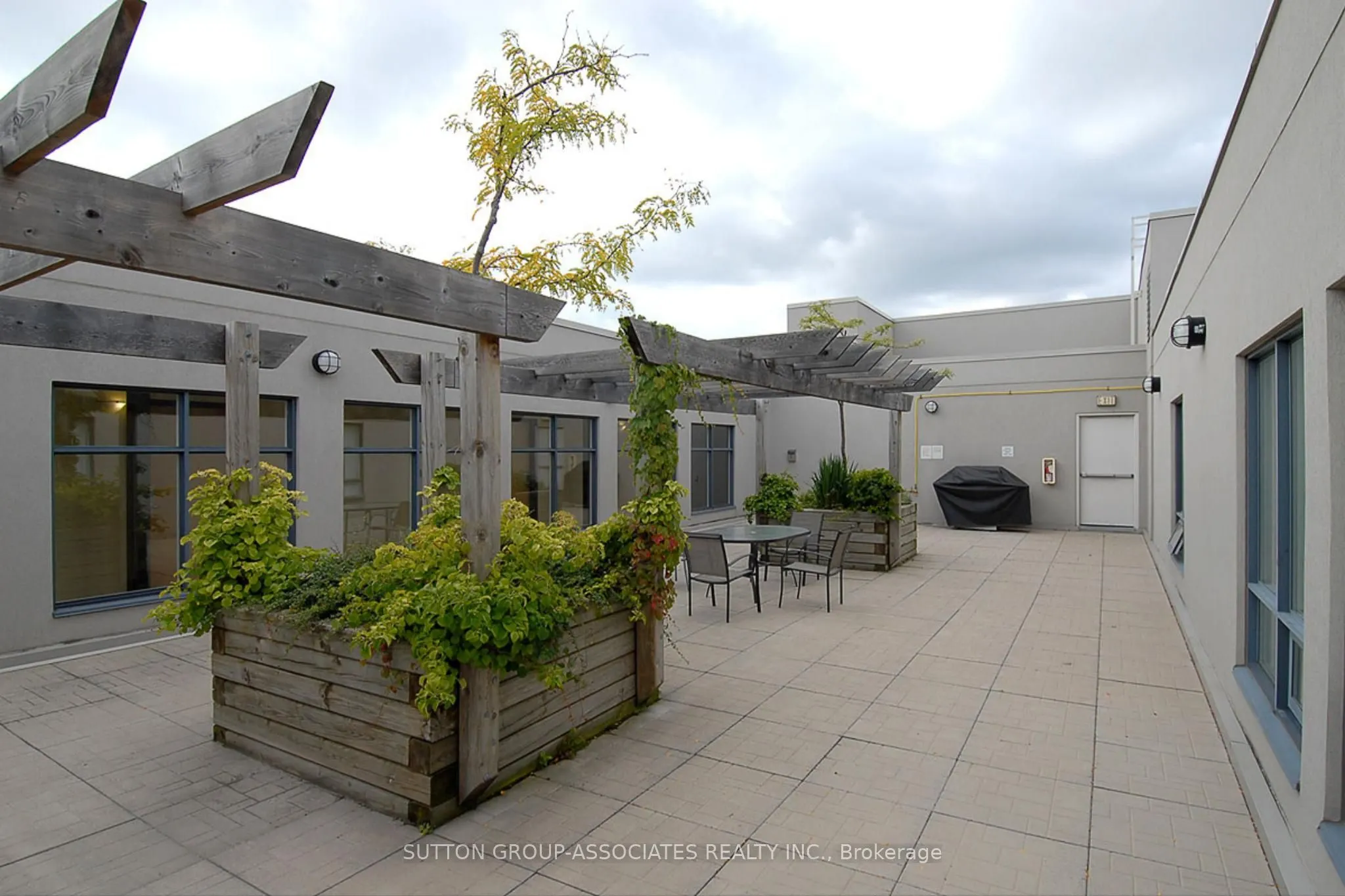 993 Queen Street W, #307