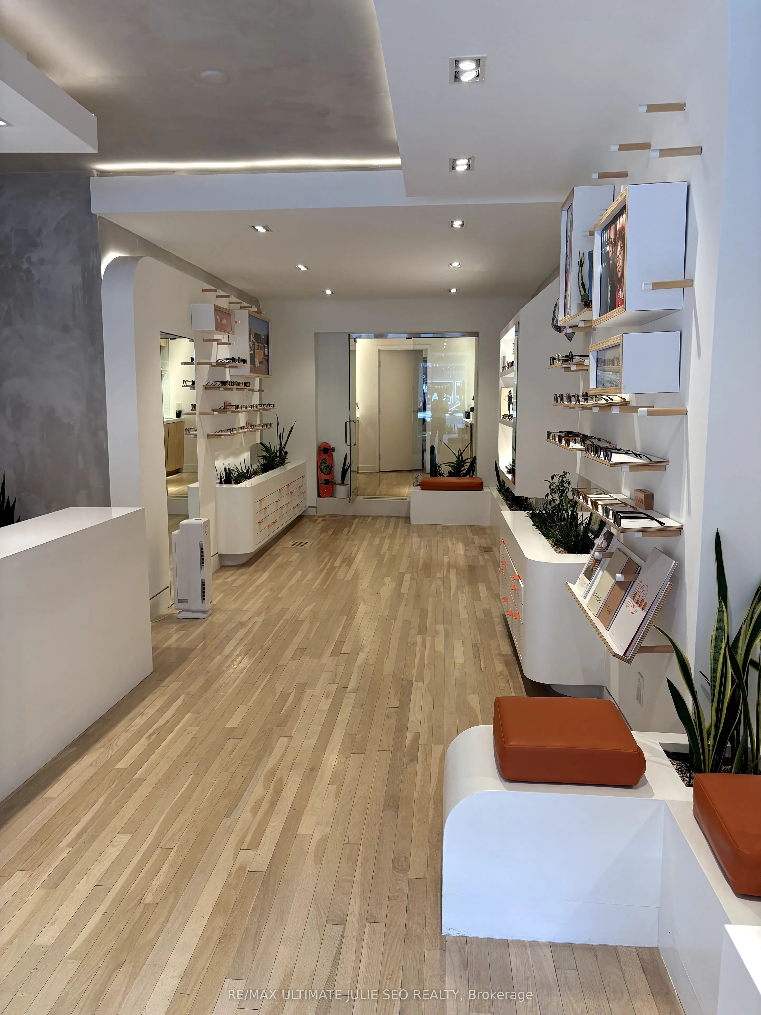 692 Queen Street W, #Main
