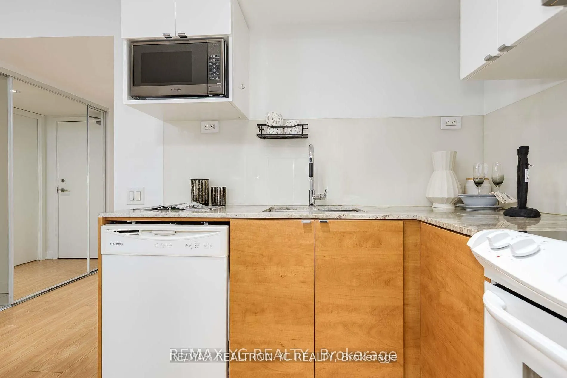 121 Mcmahon Drive, #710