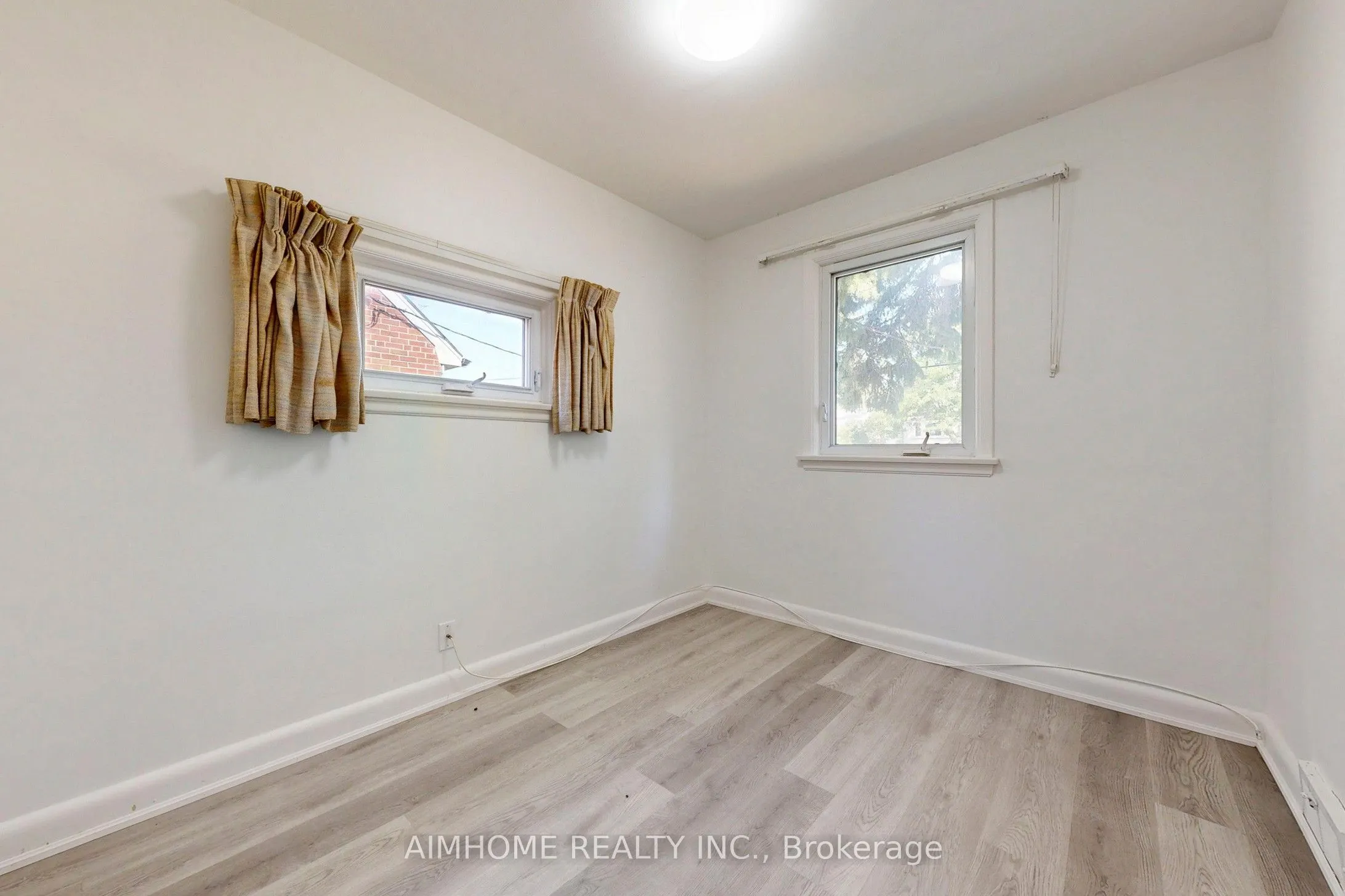 195 Finch Avenue E, #Entire Property