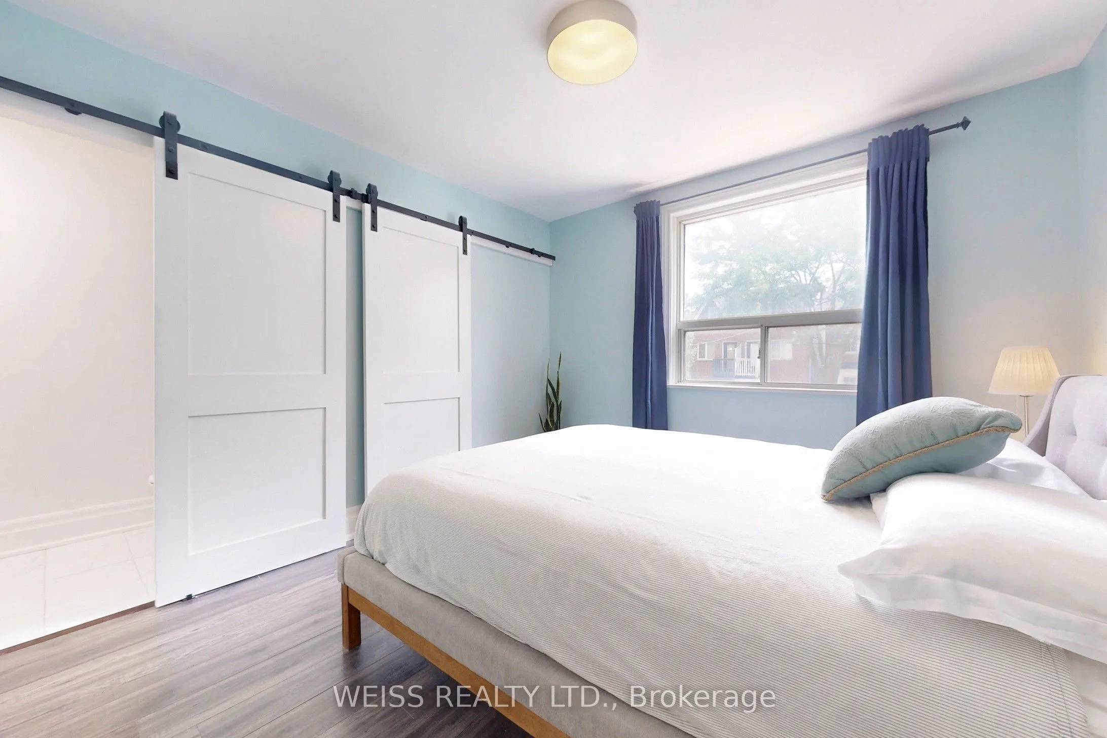 758 Richmond Street W