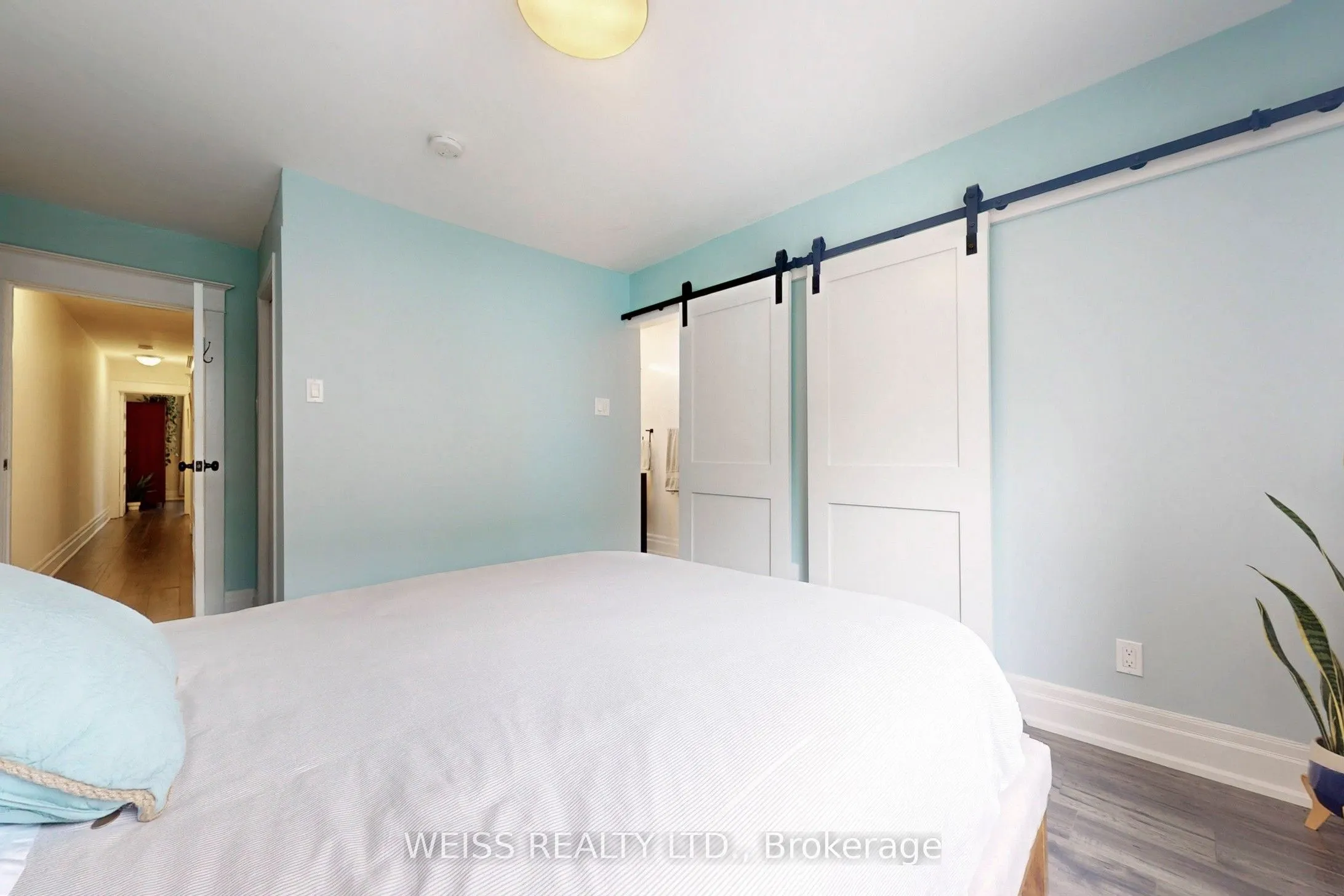 758 Richmond Street W