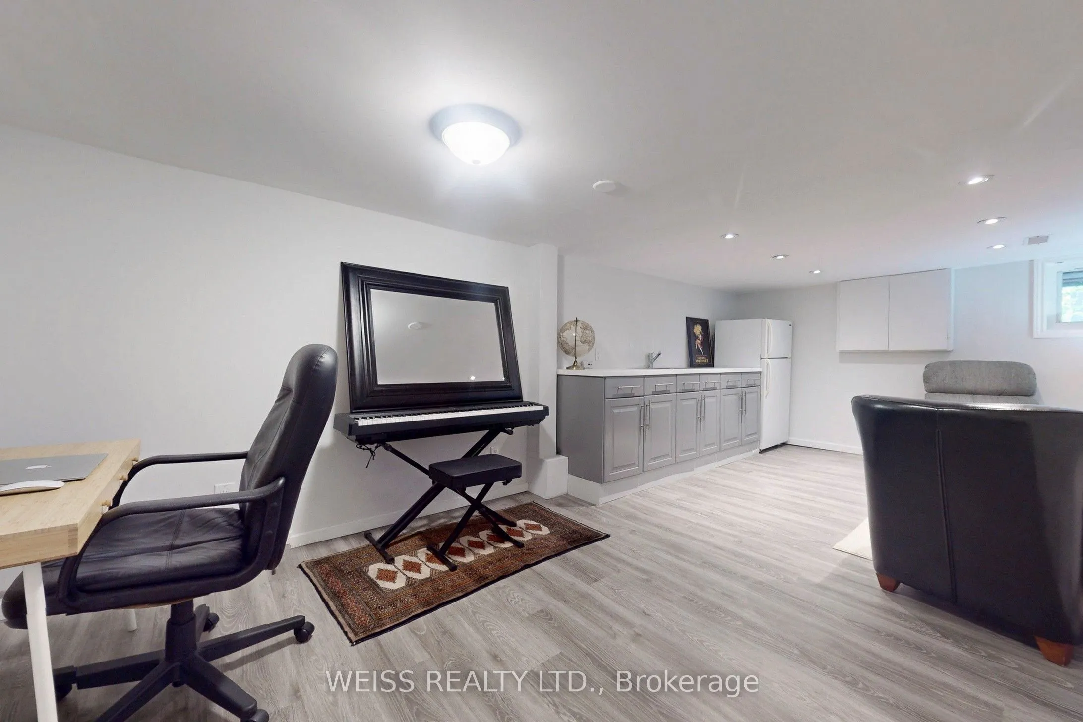758 Richmond Street W