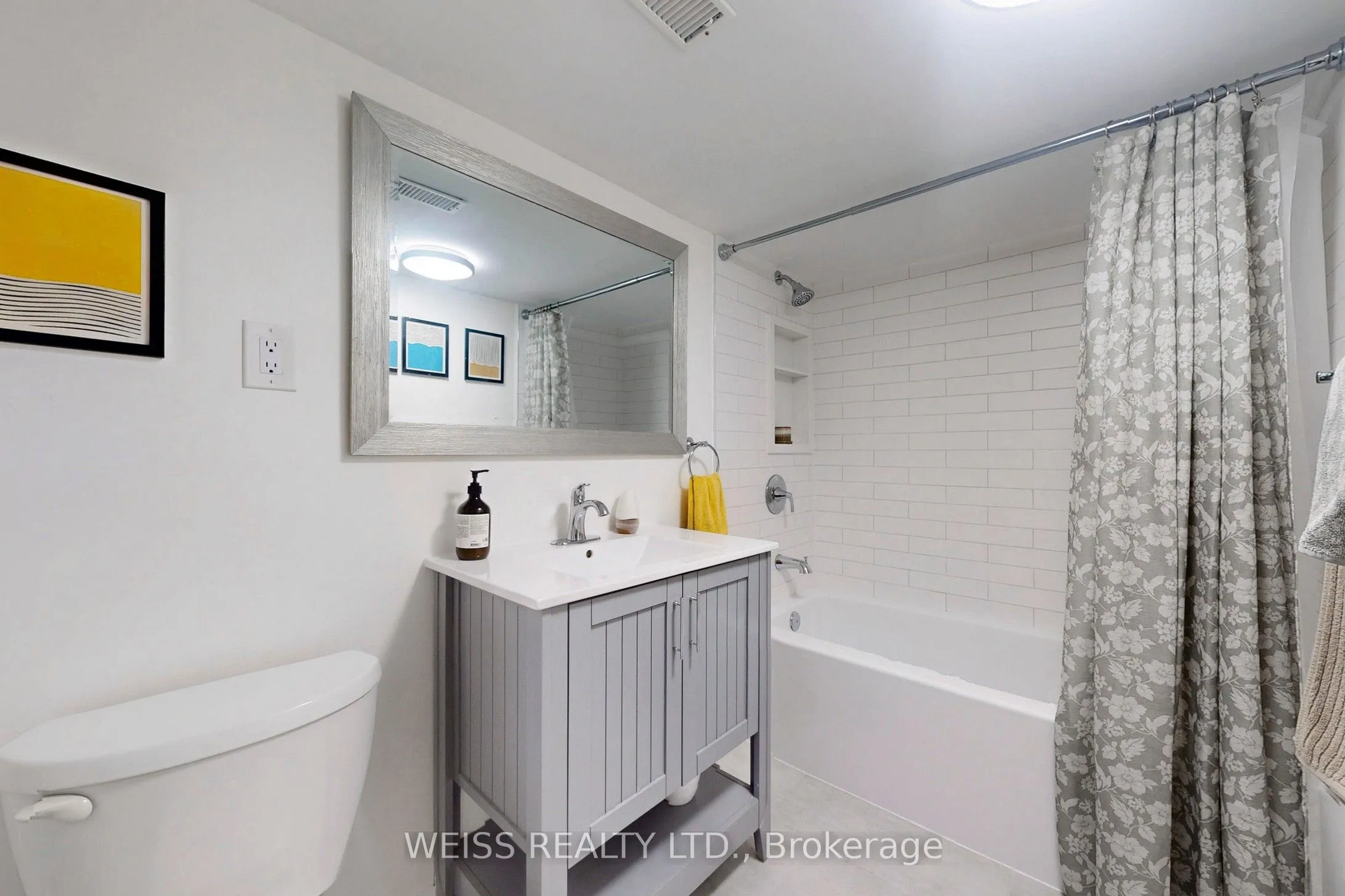 758 Richmond Street W