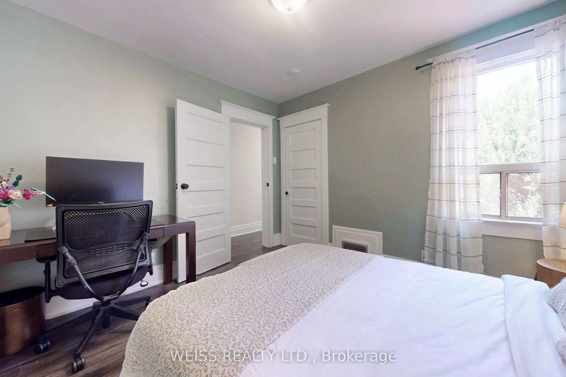 758 Richmond Street W