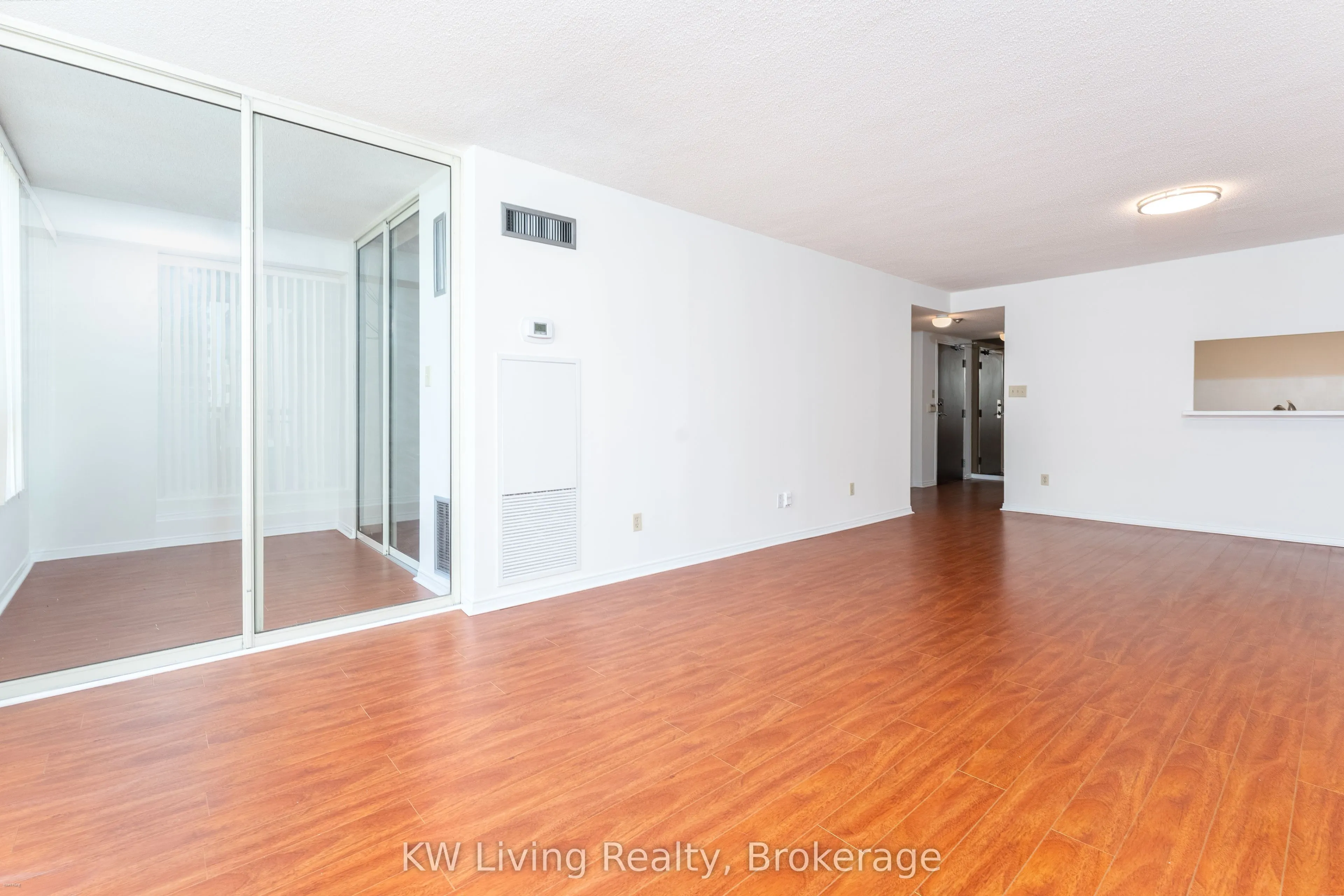 5765 Yonge Street, #904