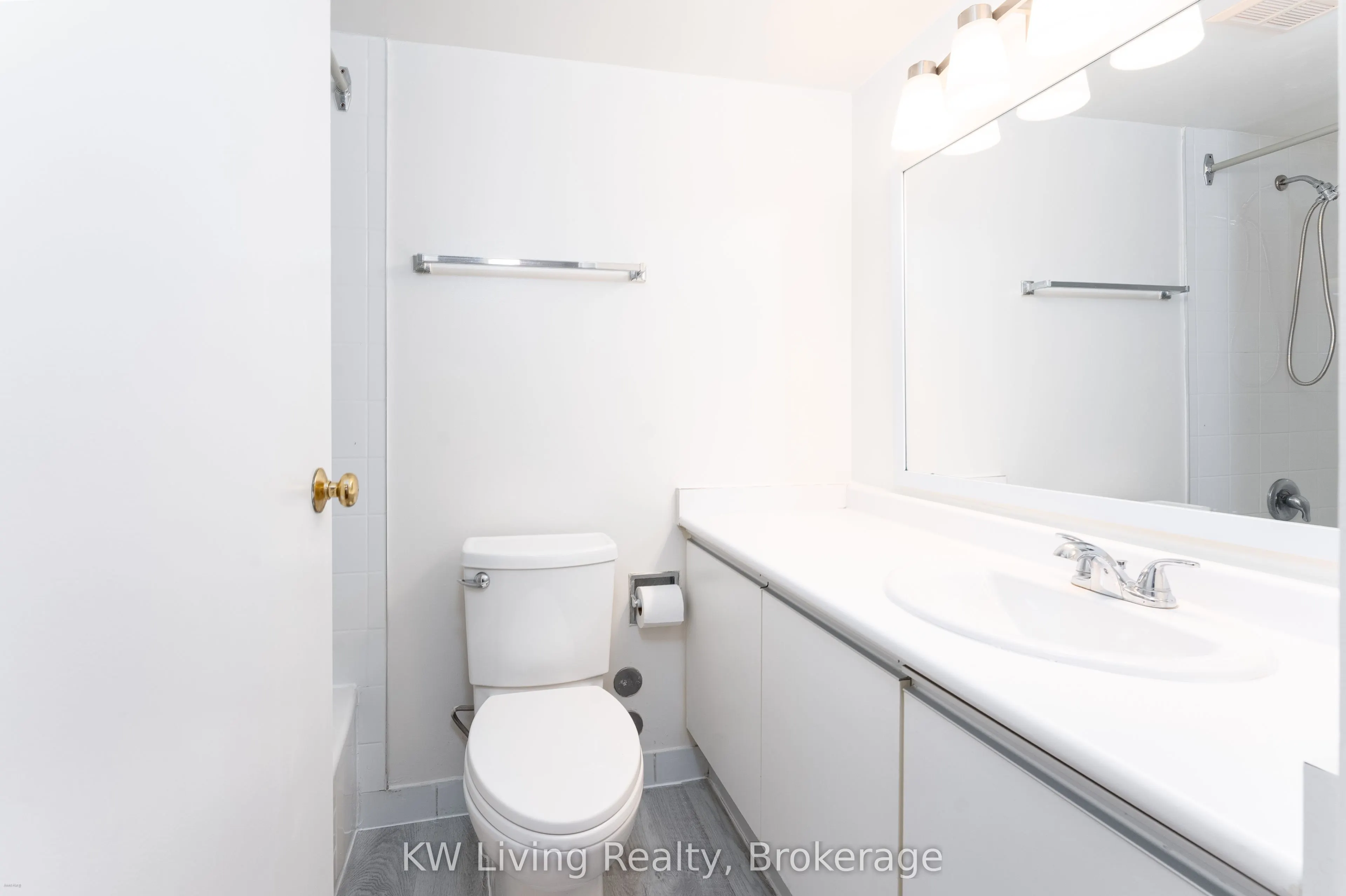 5765 Yonge Street, #904