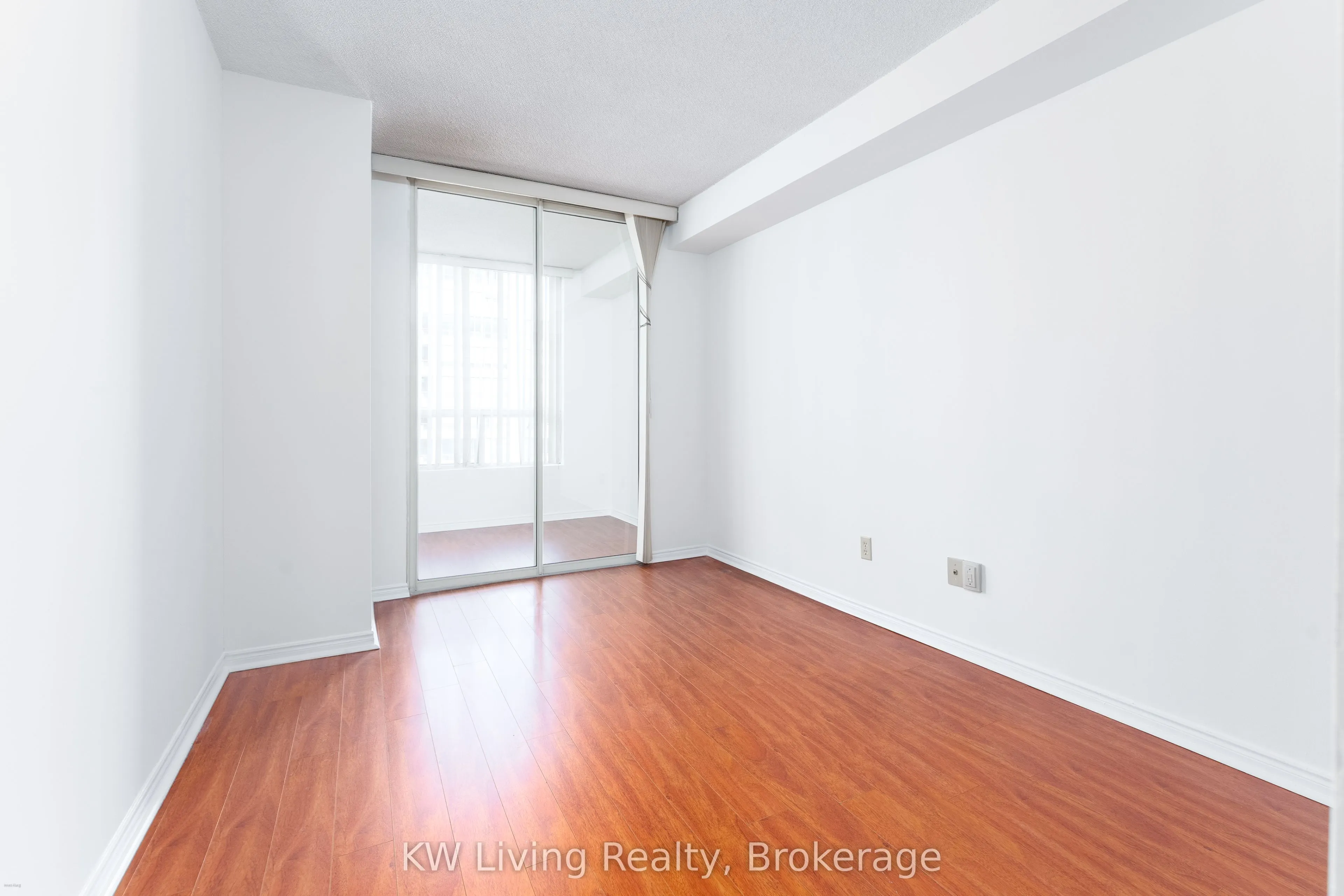 5765 Yonge Street, #904