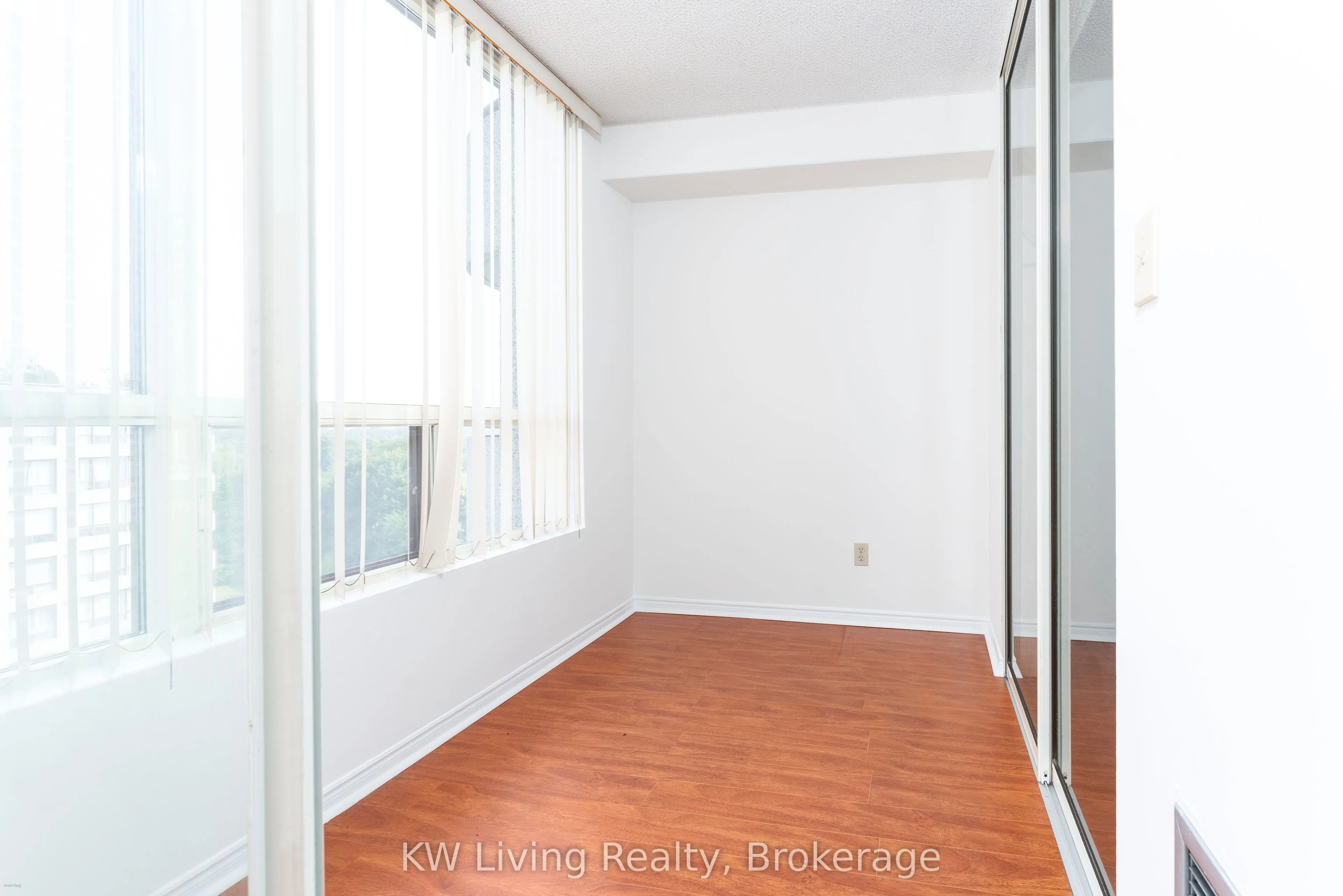 5765 Yonge Street, #904