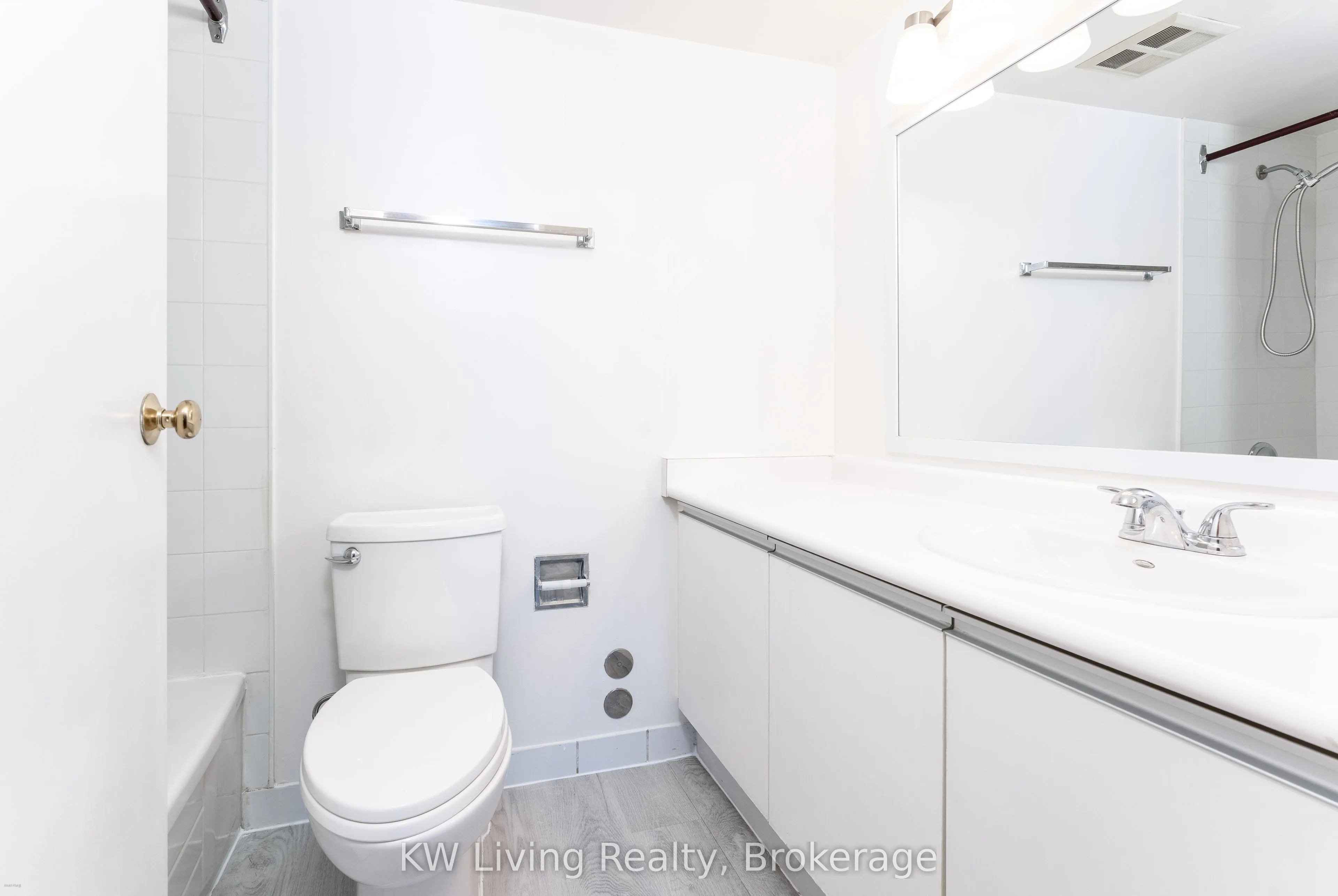 5765 Yonge Street, #904