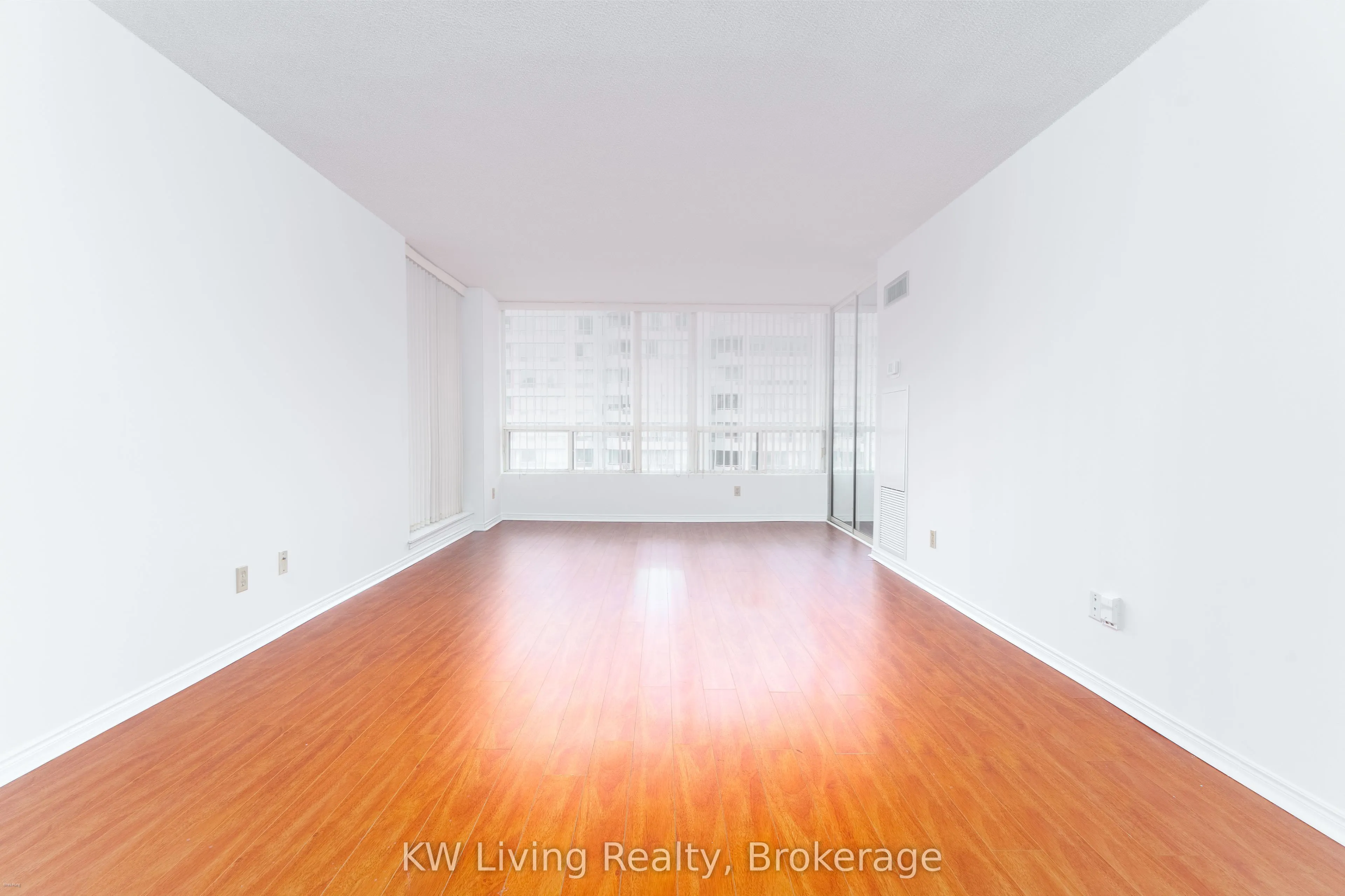 5765 Yonge Street, #904