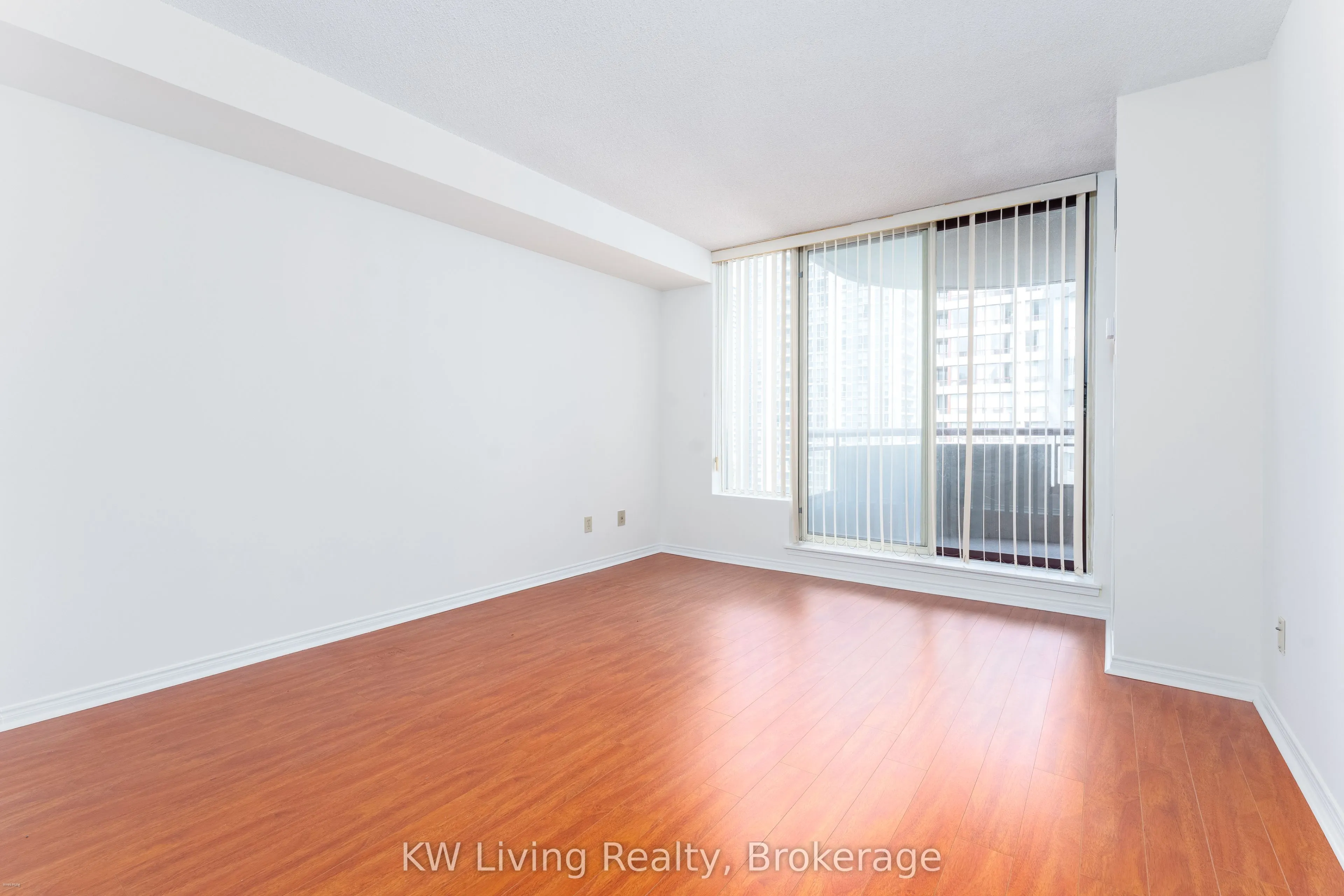 5765 Yonge Street, #904
