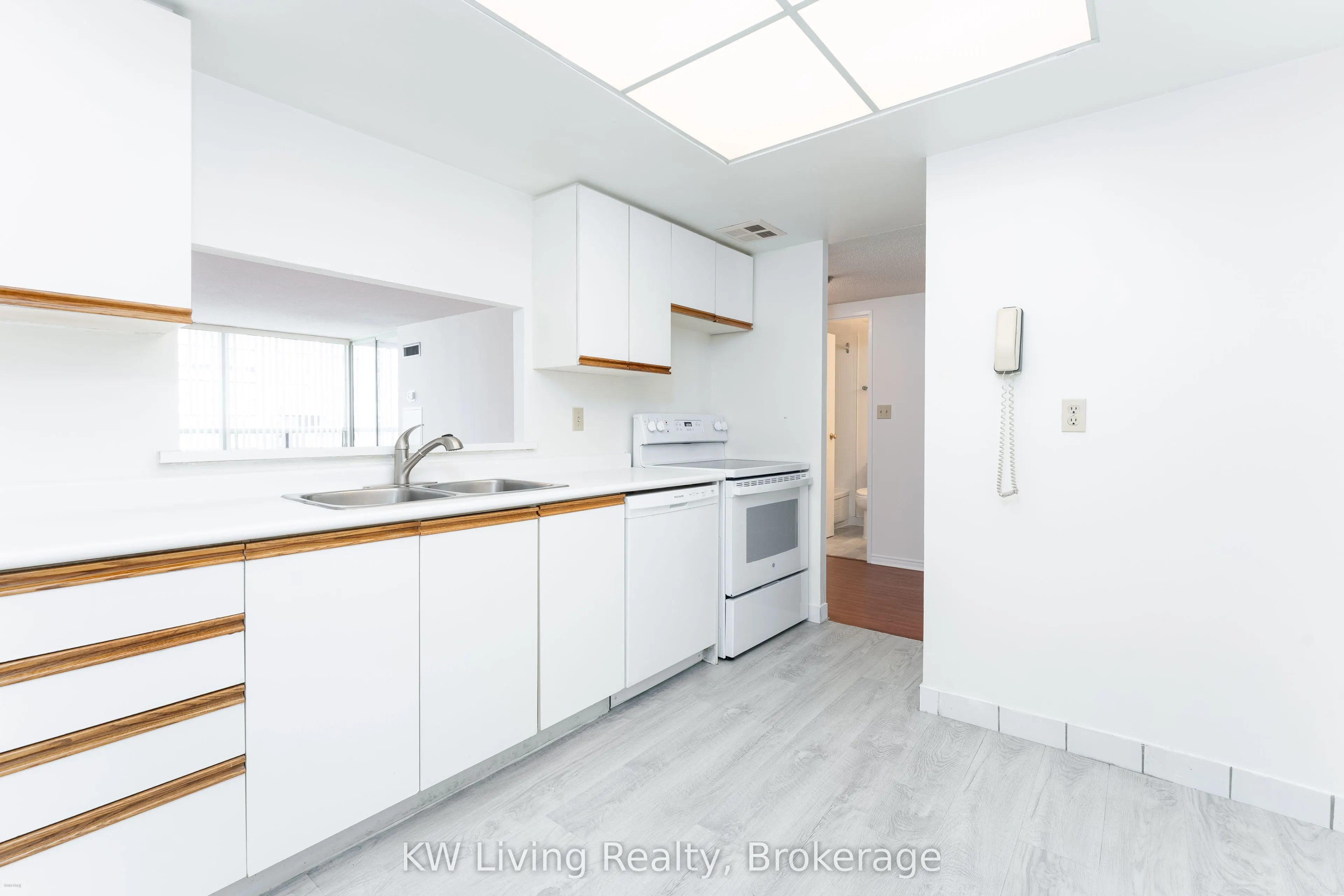 5765 Yonge Street, #904