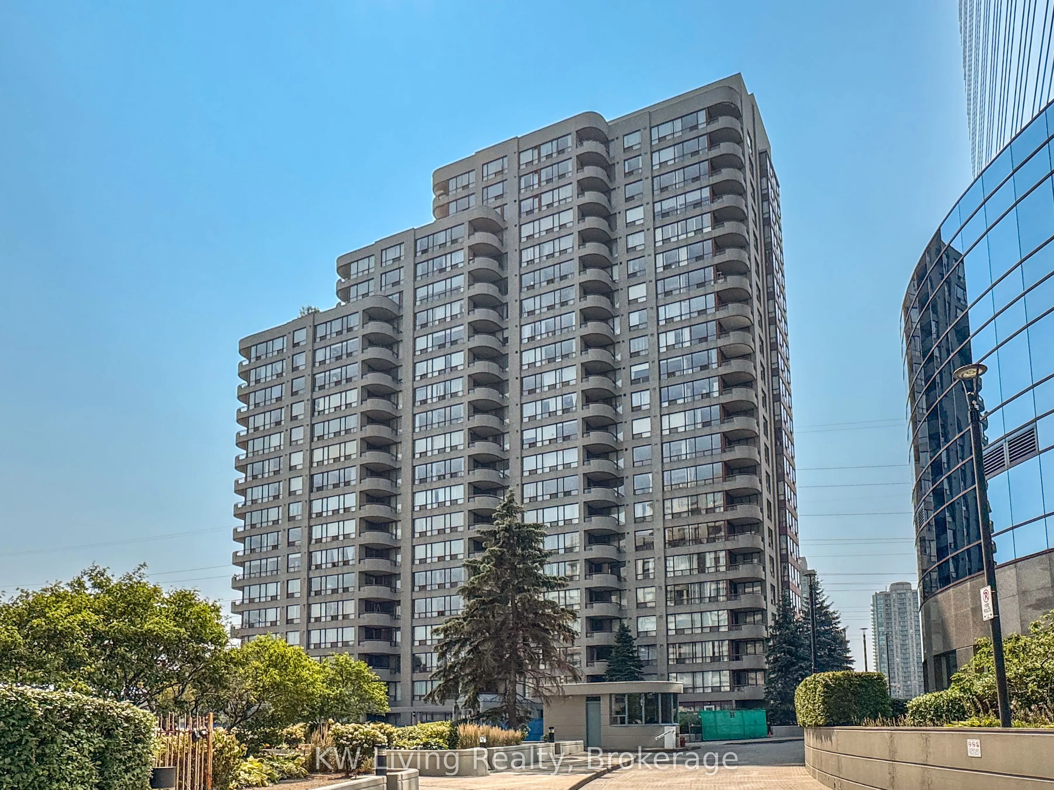 5765 Yonge Street, #904