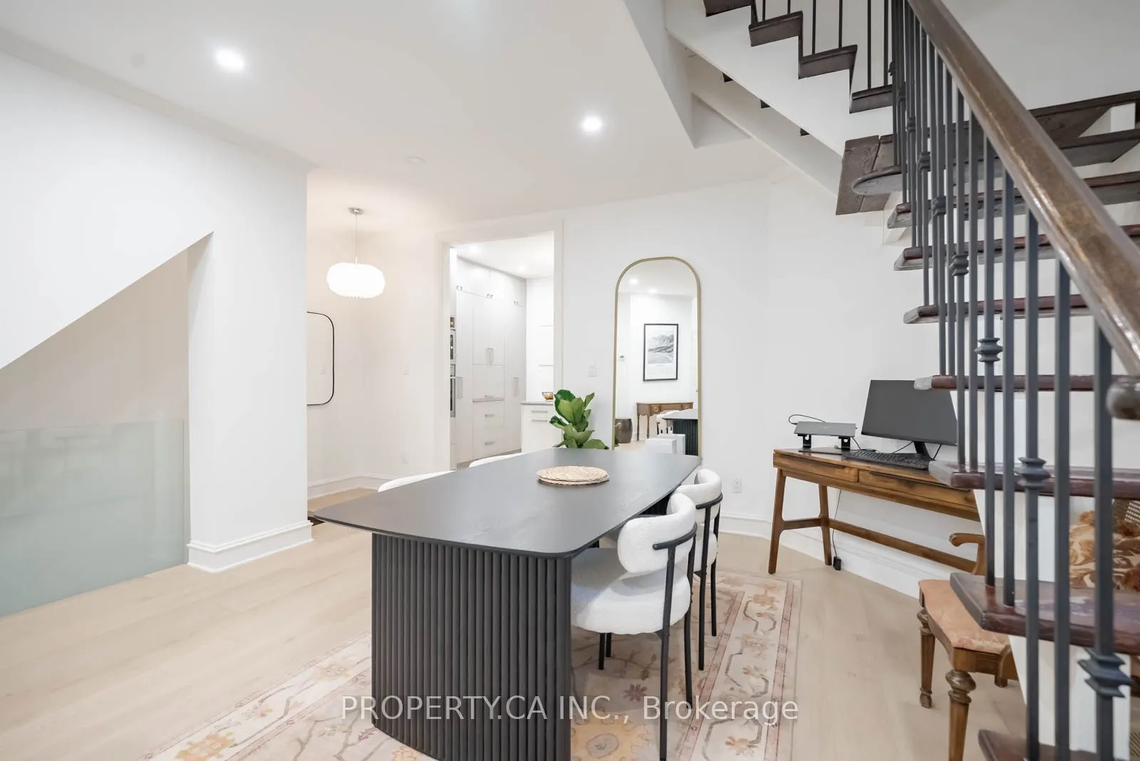 300 Avenue Road, #5