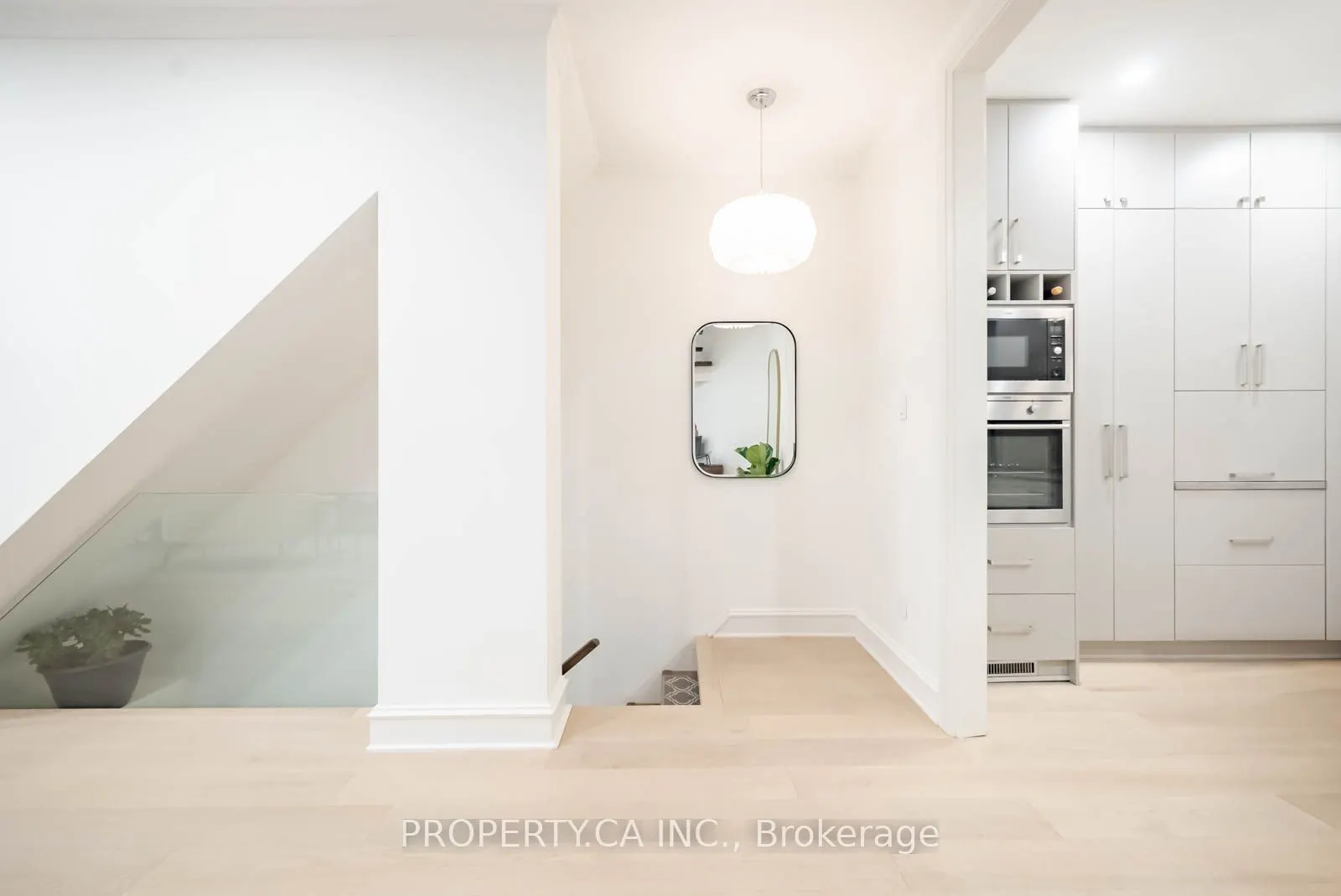 300 Avenue Road, #5