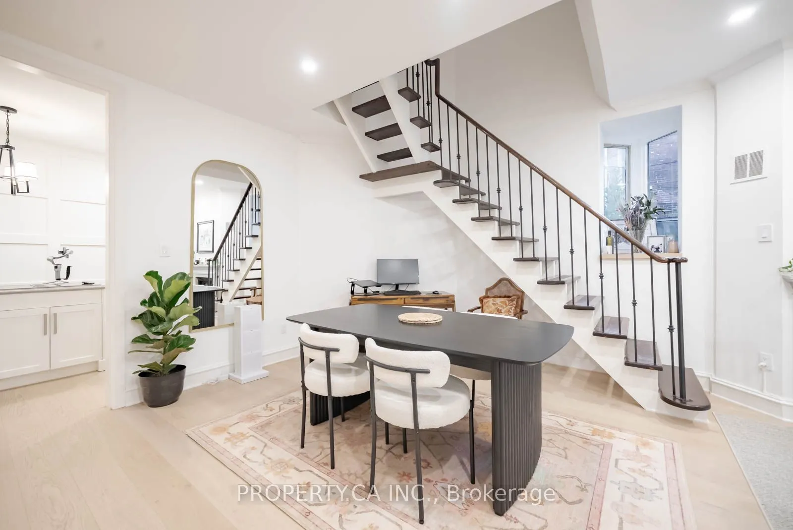 300 Avenue Road, #5