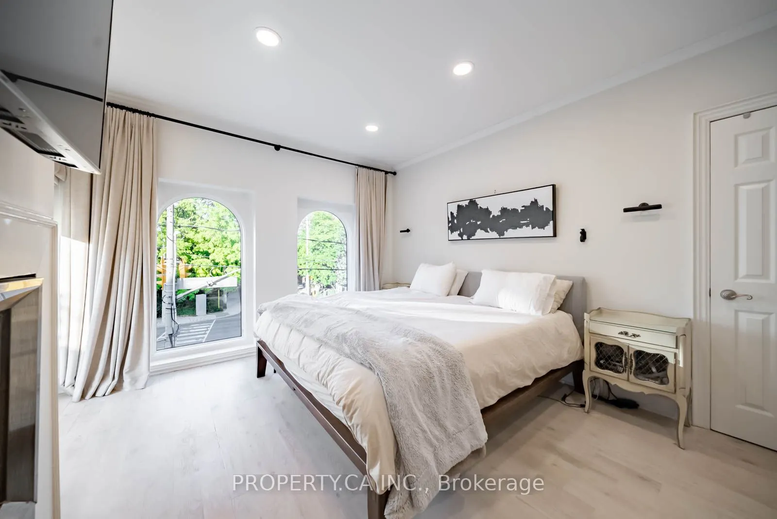 300 Avenue Road, #5