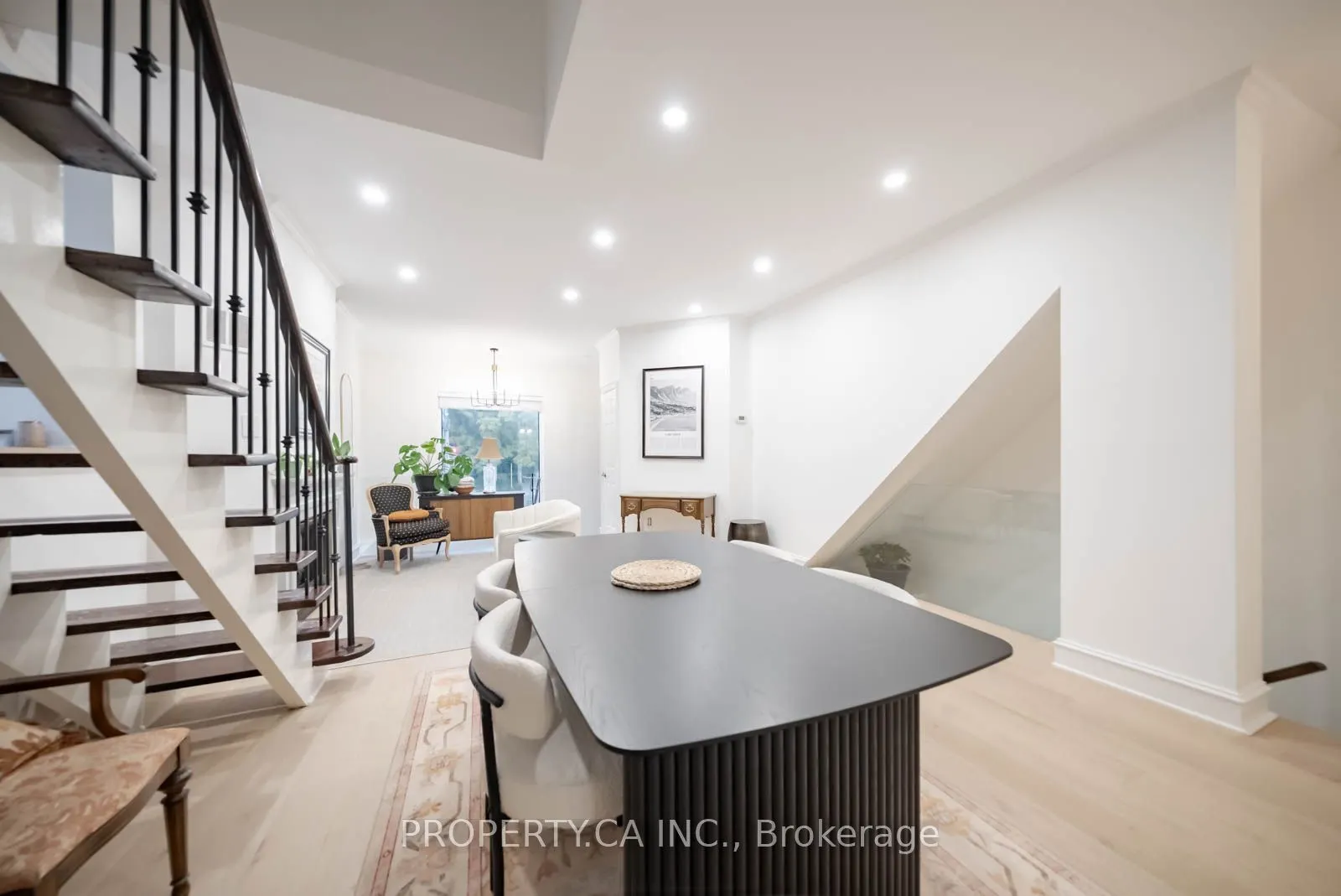 300 Avenue Road, #5