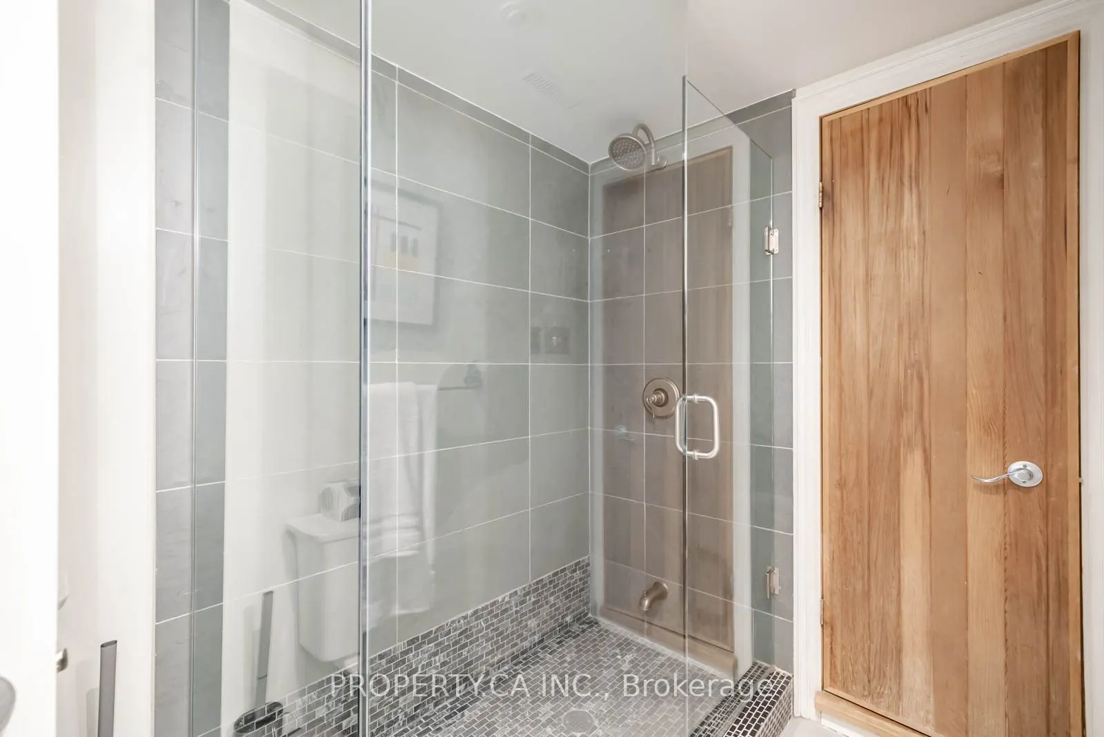 300 Avenue Road, #5
