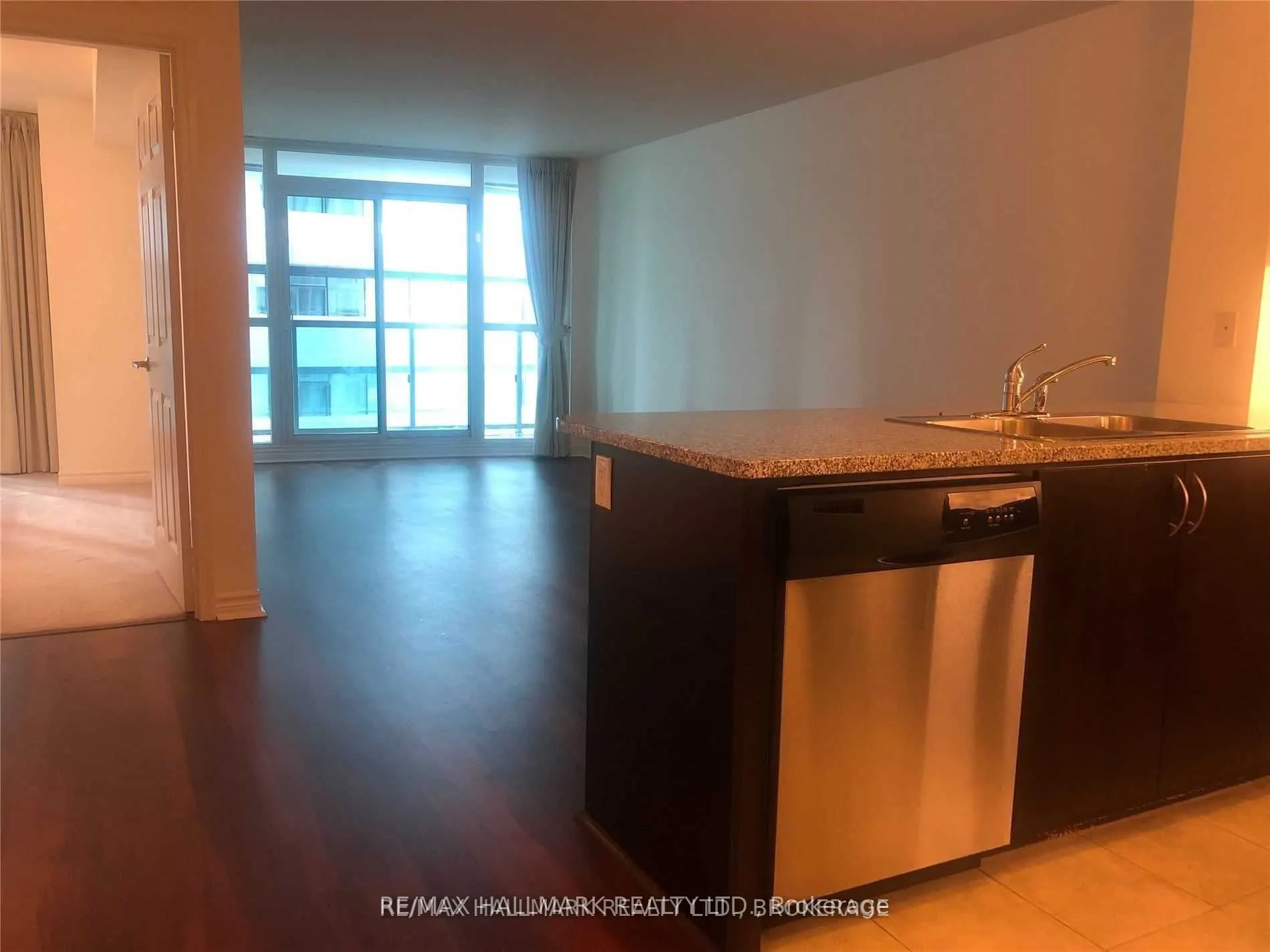 19 Grand Trunk Crescent, #2008