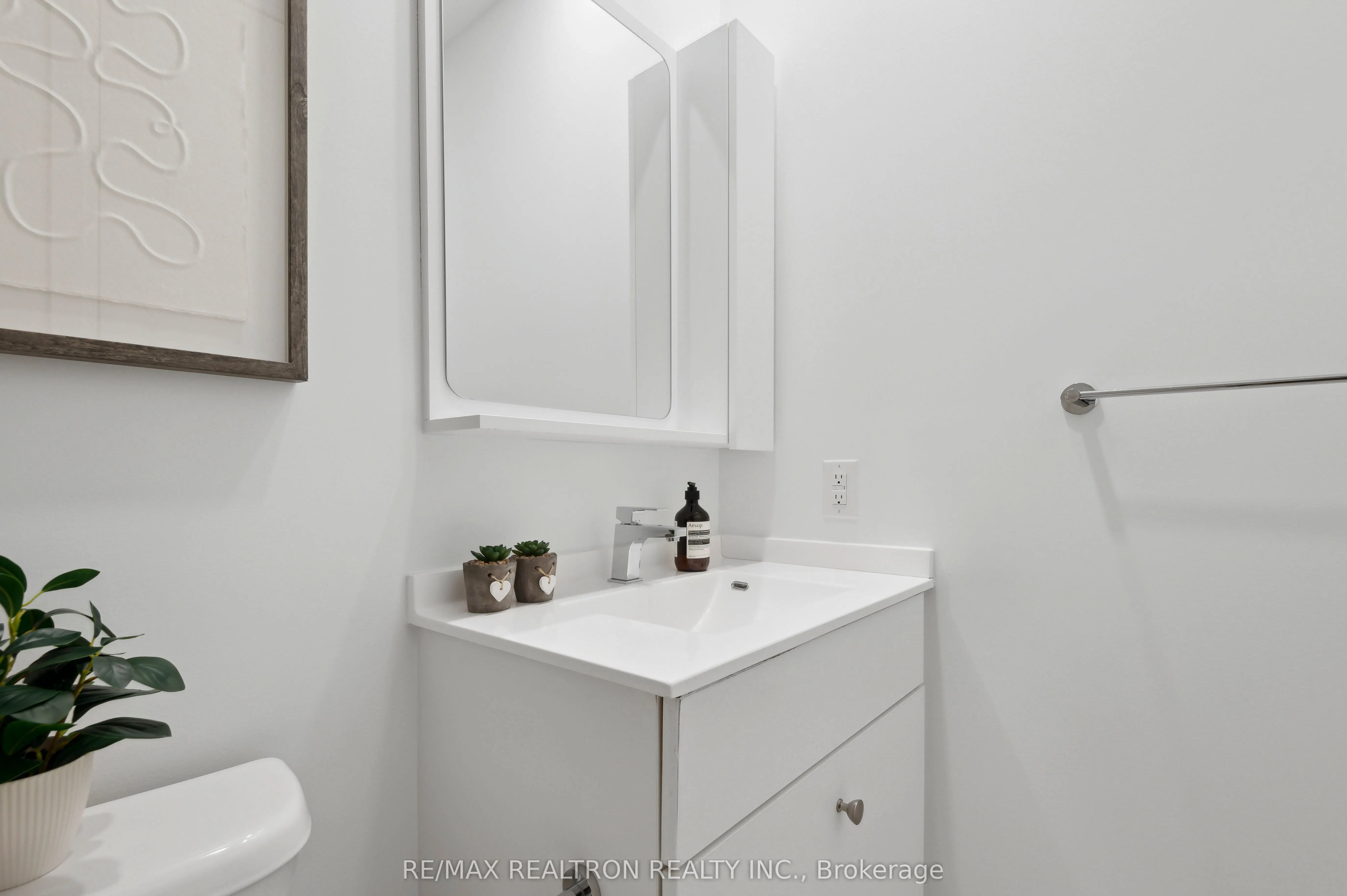 75 Canterbury Place, #PH501