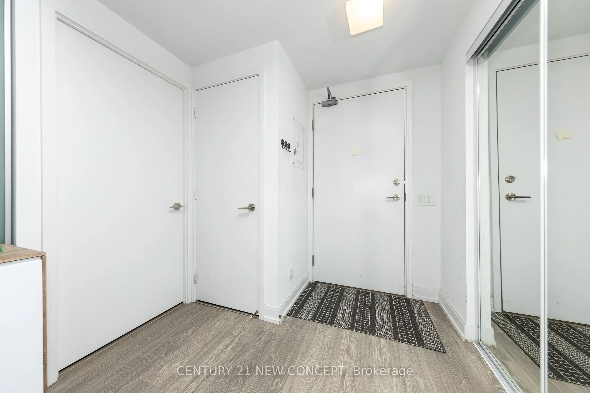 181 Dundas Street E, #4209