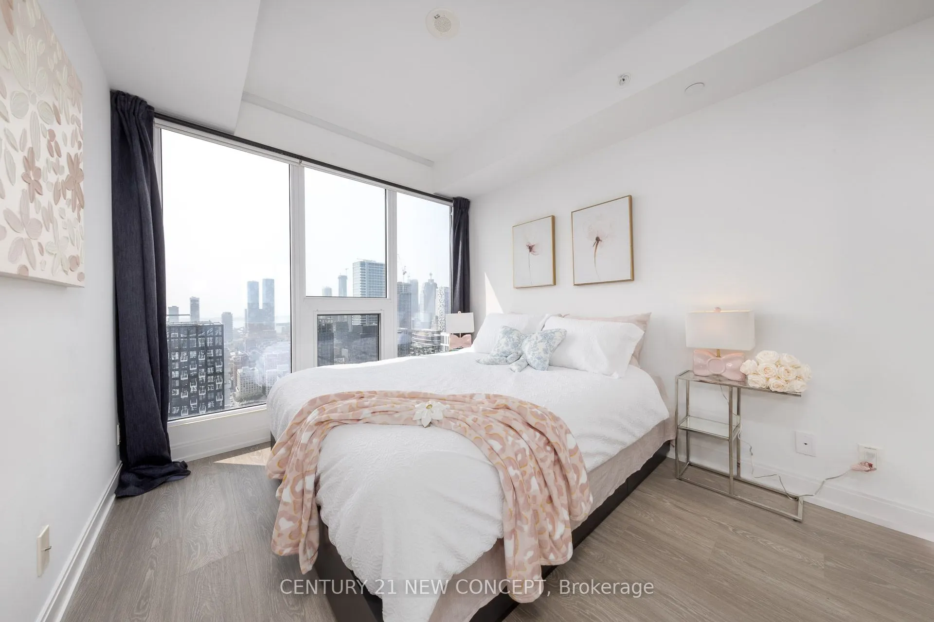 181 Dundas Street E, #4209