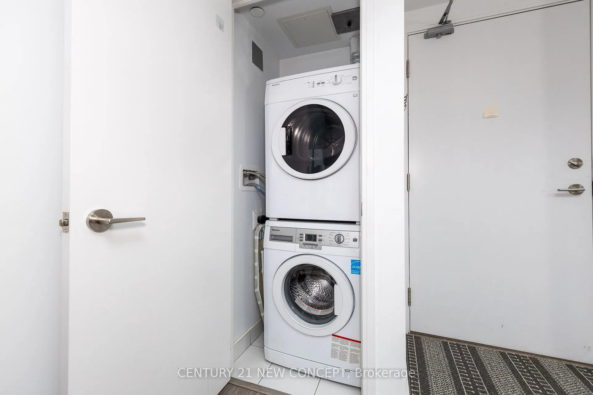 181 Dundas Street E, #4209
