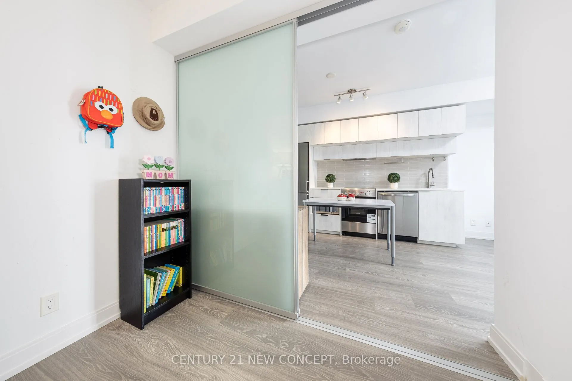 181 Dundas Street E, #4209