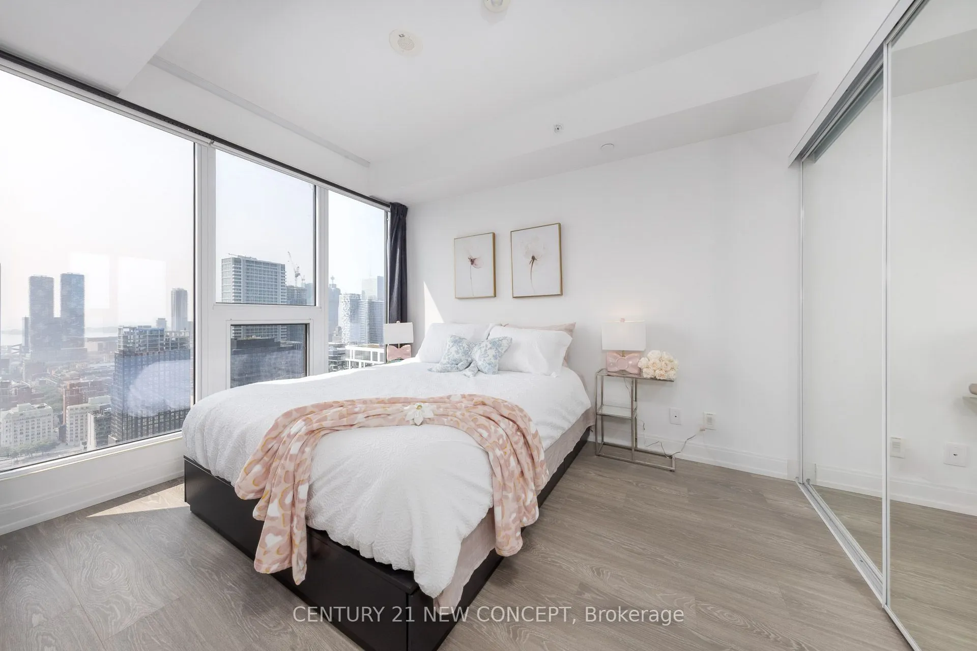 181 Dundas Street E, #4209