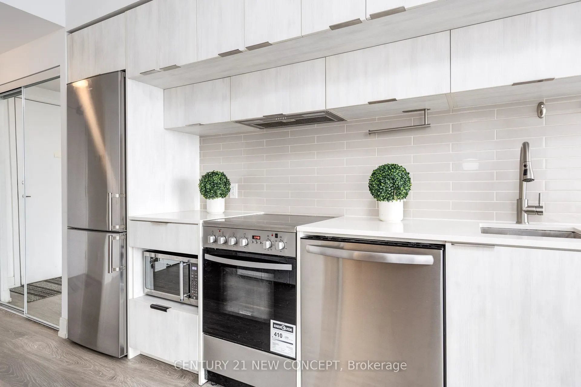181 Dundas Street E, #4209