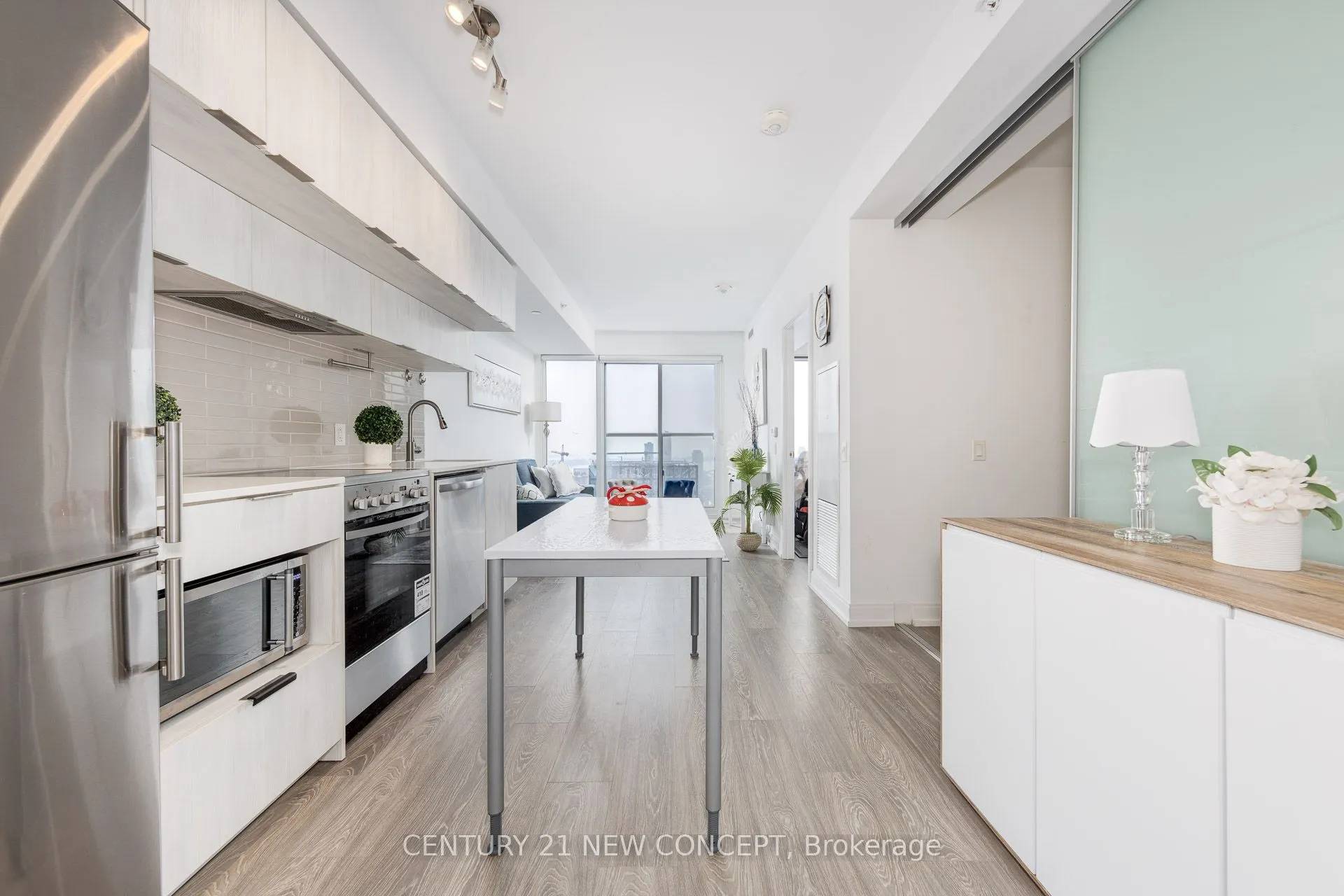181 Dundas Street E, #4209