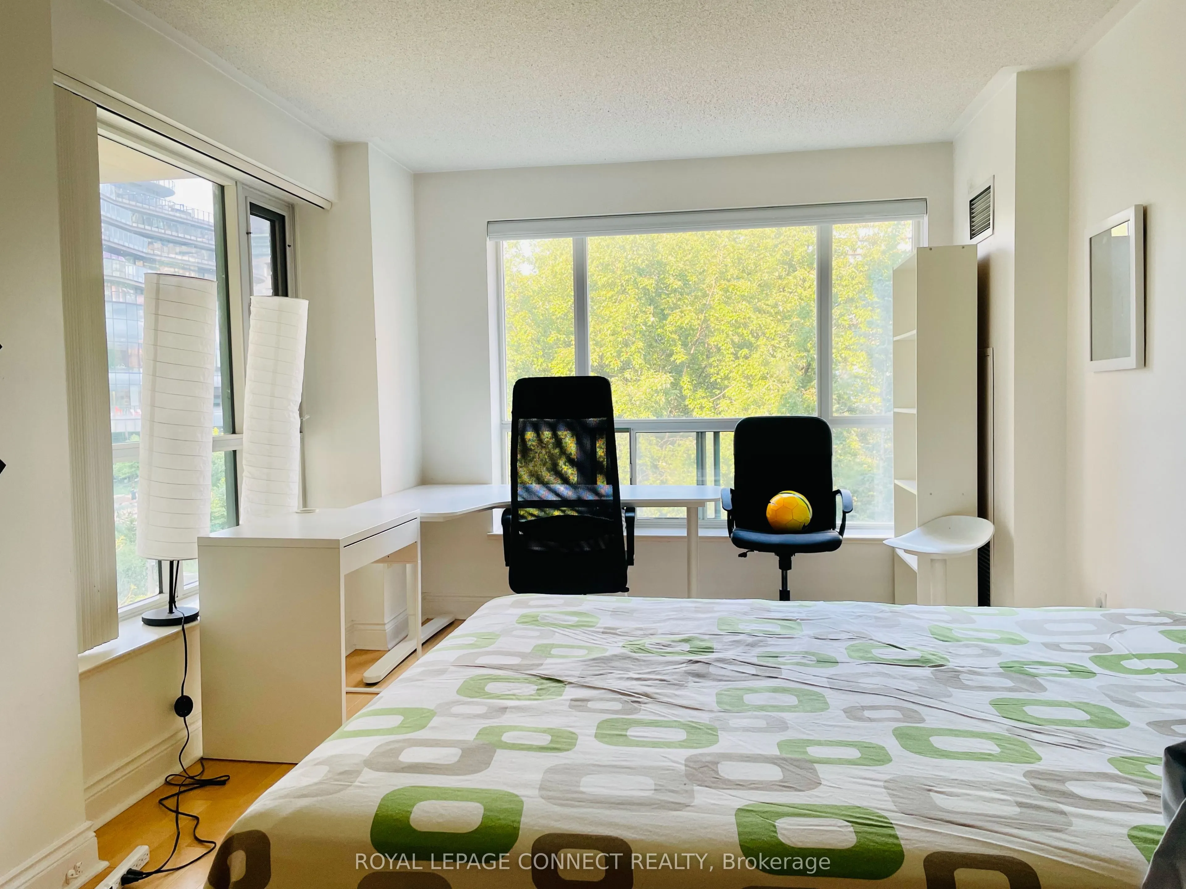 889 Bay Street, #304(2nd BR+Den)