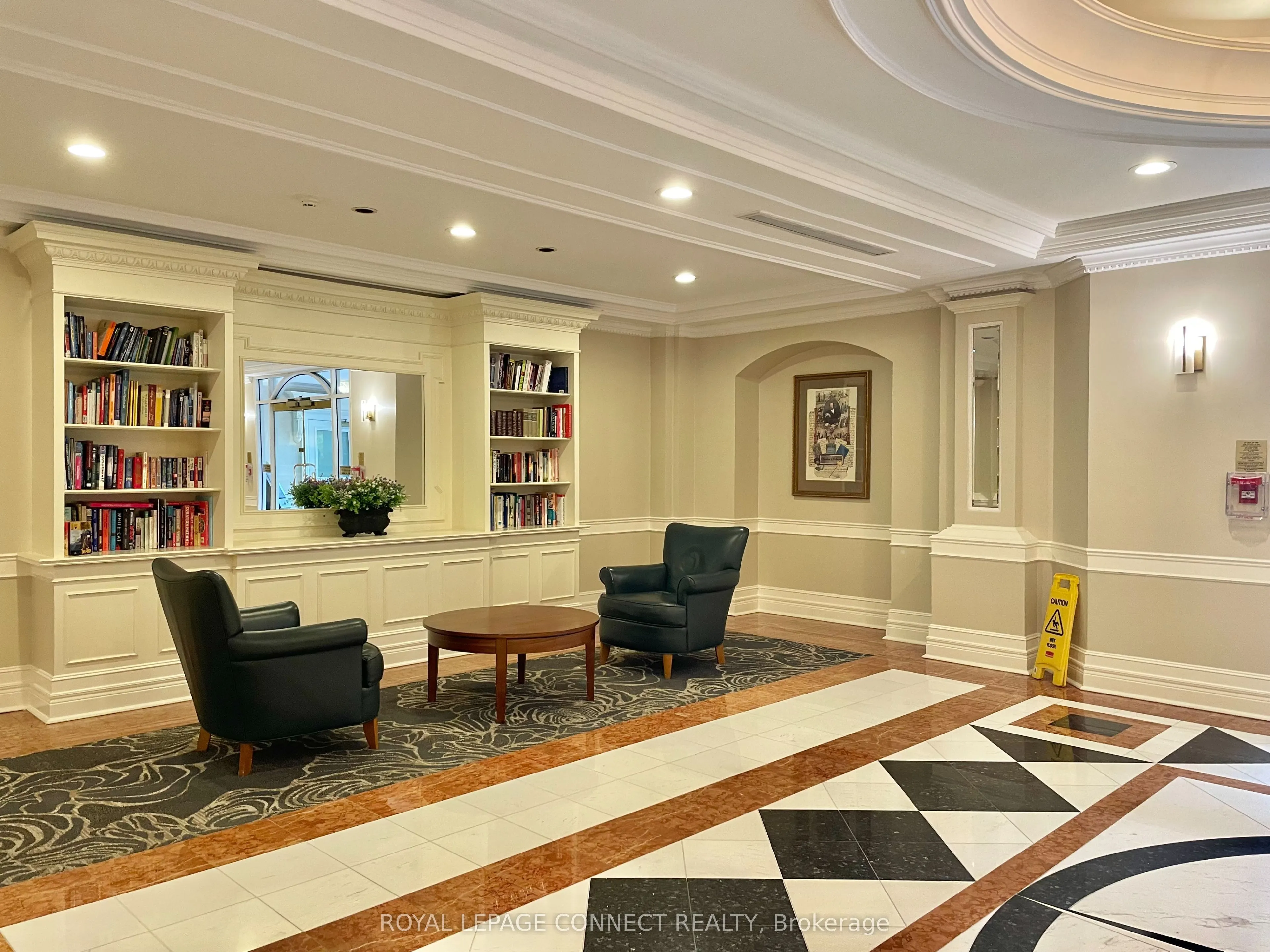 889 Bay Street, #304(2nd BR+Den)