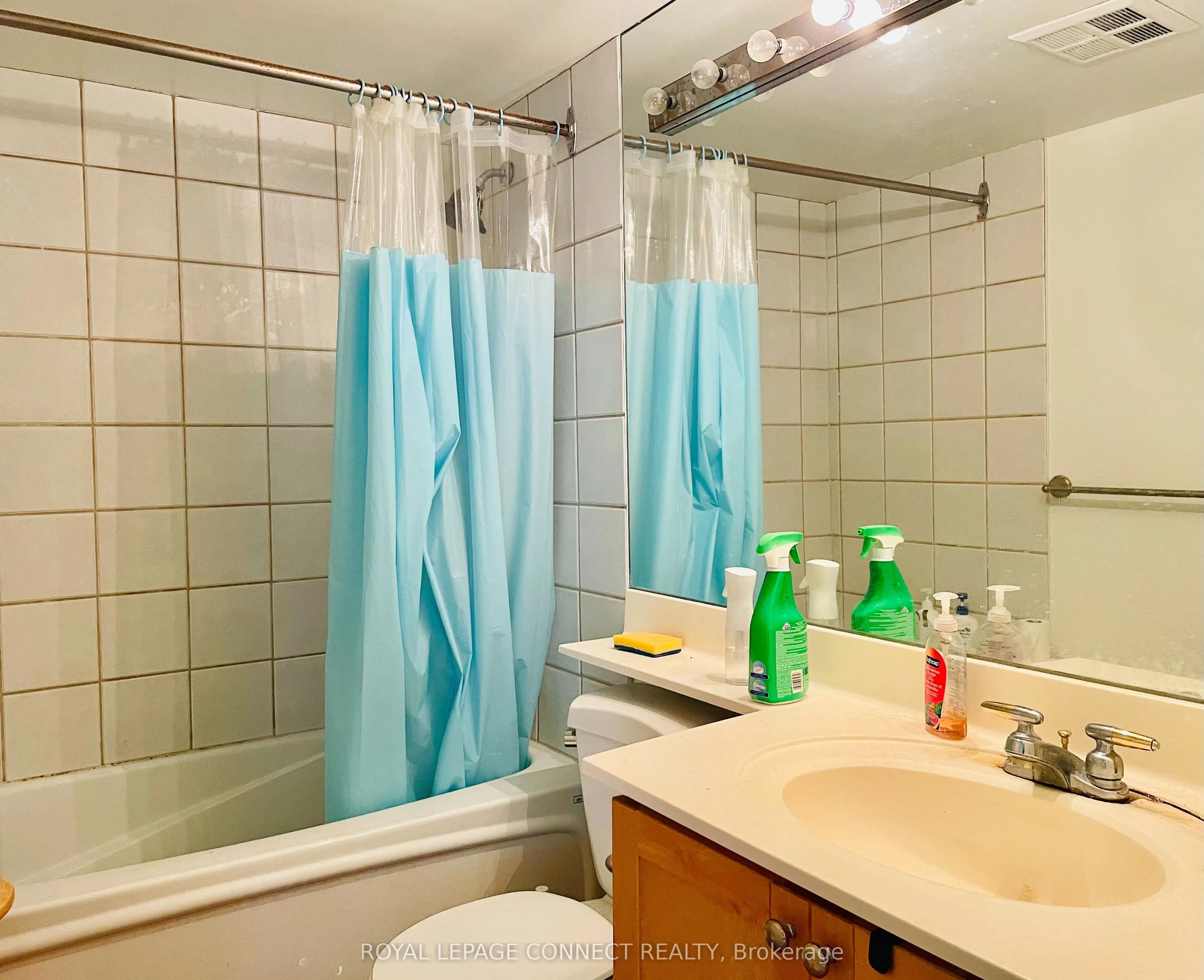 889 Bay Street, #304(2nd BR+Den)