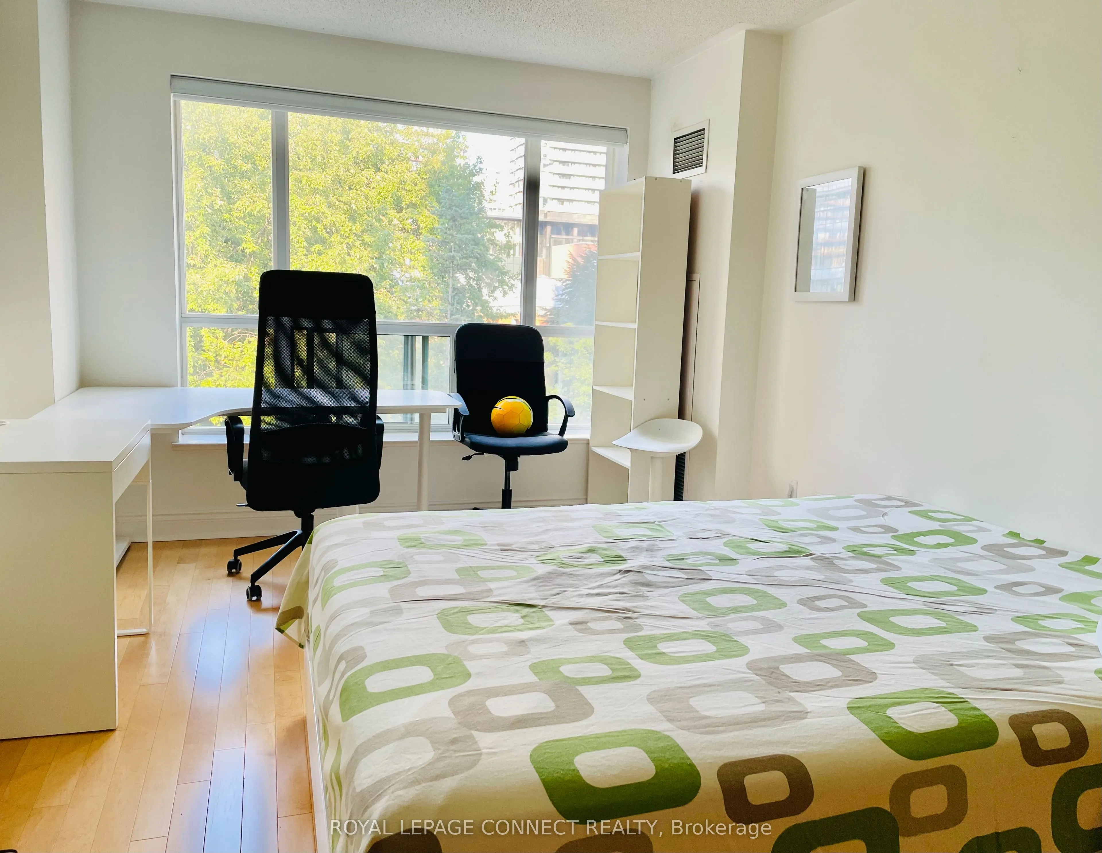 889 Bay Street, #304(2nd BR+Den)