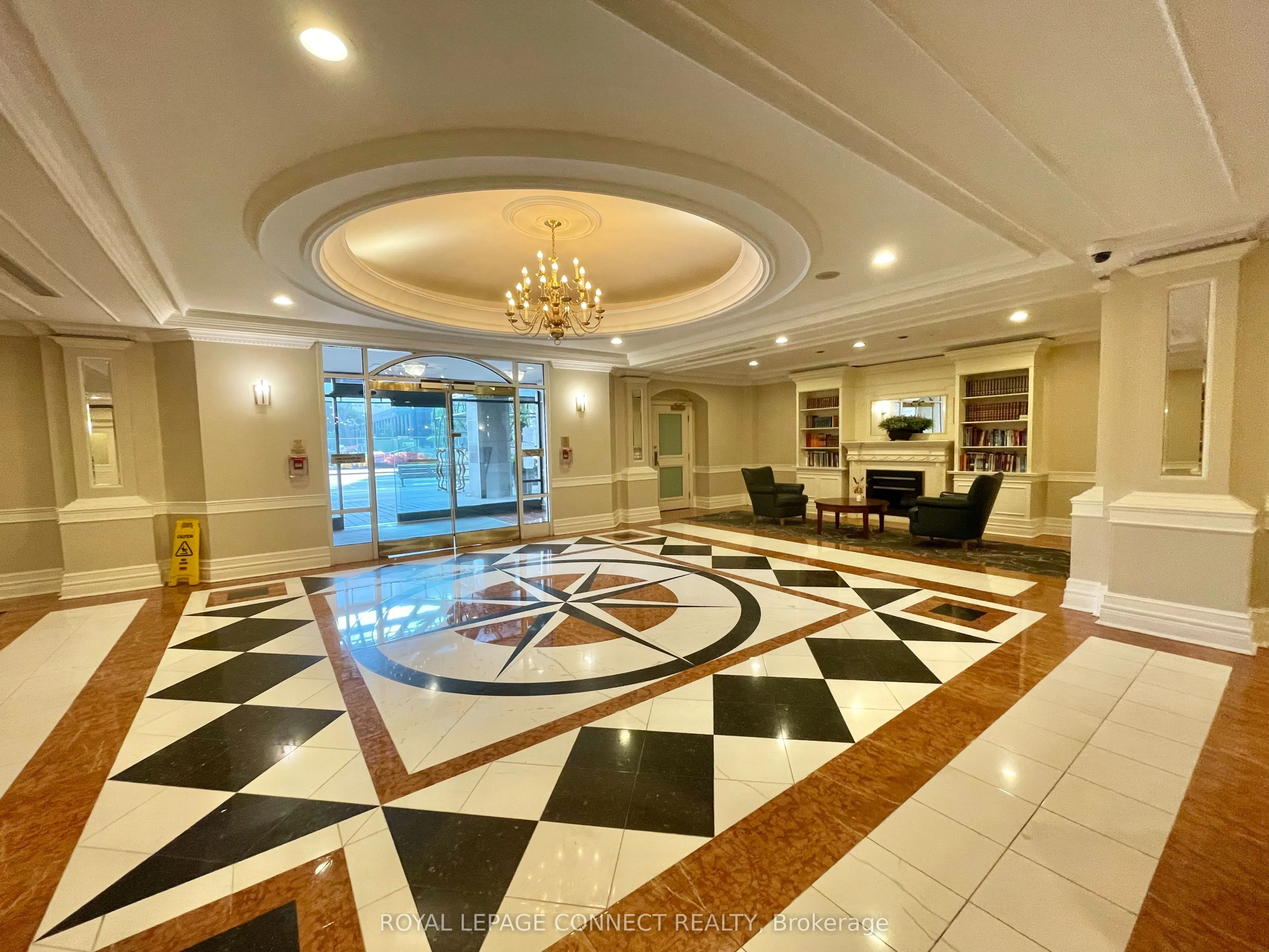 889 Bay Street, #304(2nd BR+Den)