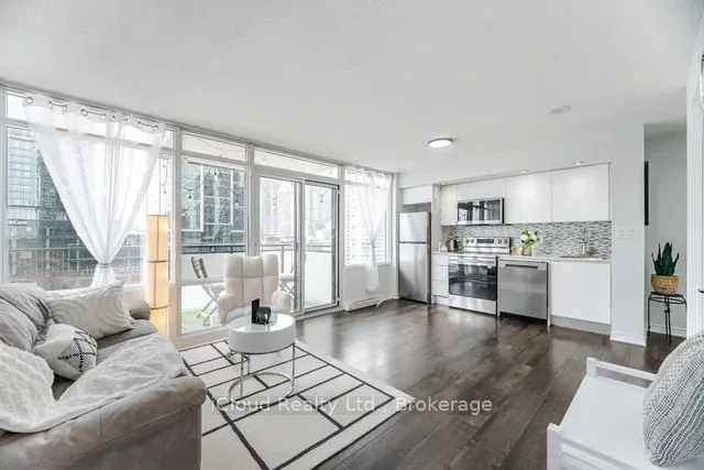 25 Telegram Mews, #1015