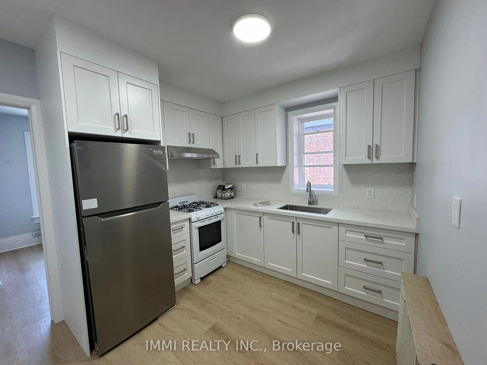 618 Bathurst Street #203
