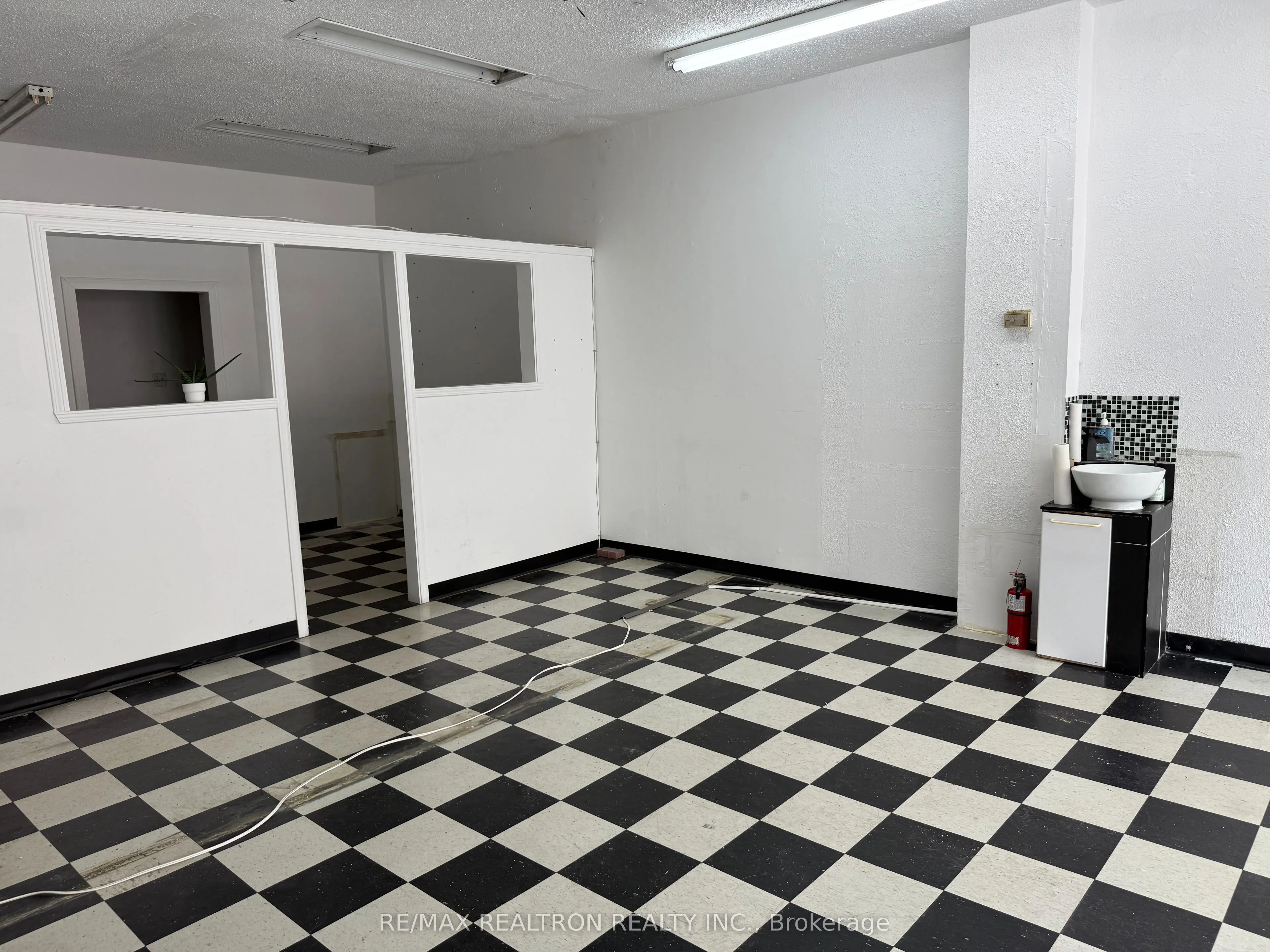 1489 Eglinton Avenue W, #Main