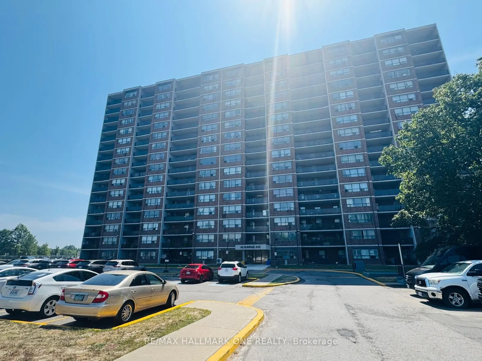 45 Sunrise Avenue E, #904