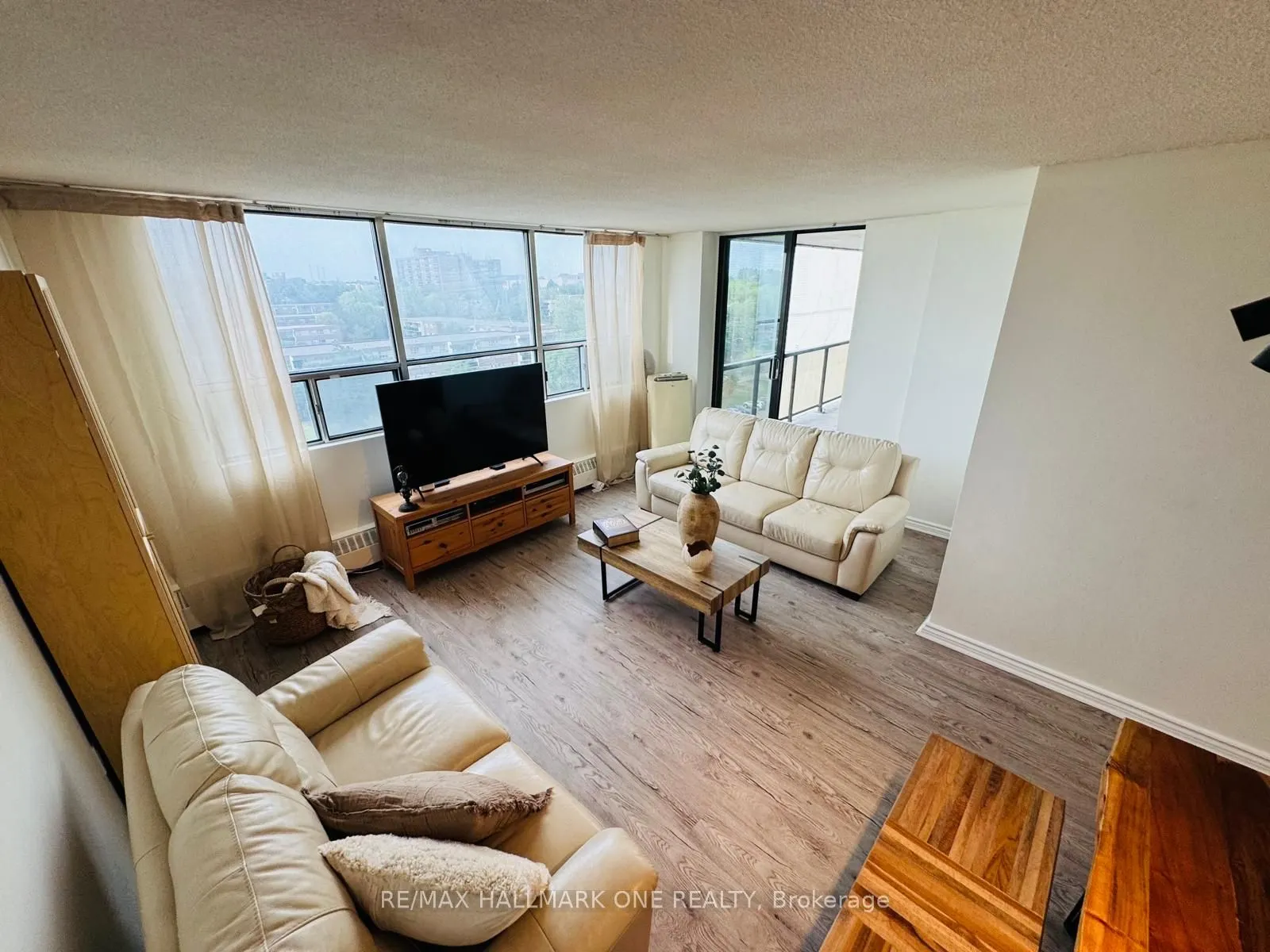 45 Sunrise Avenue E, #904