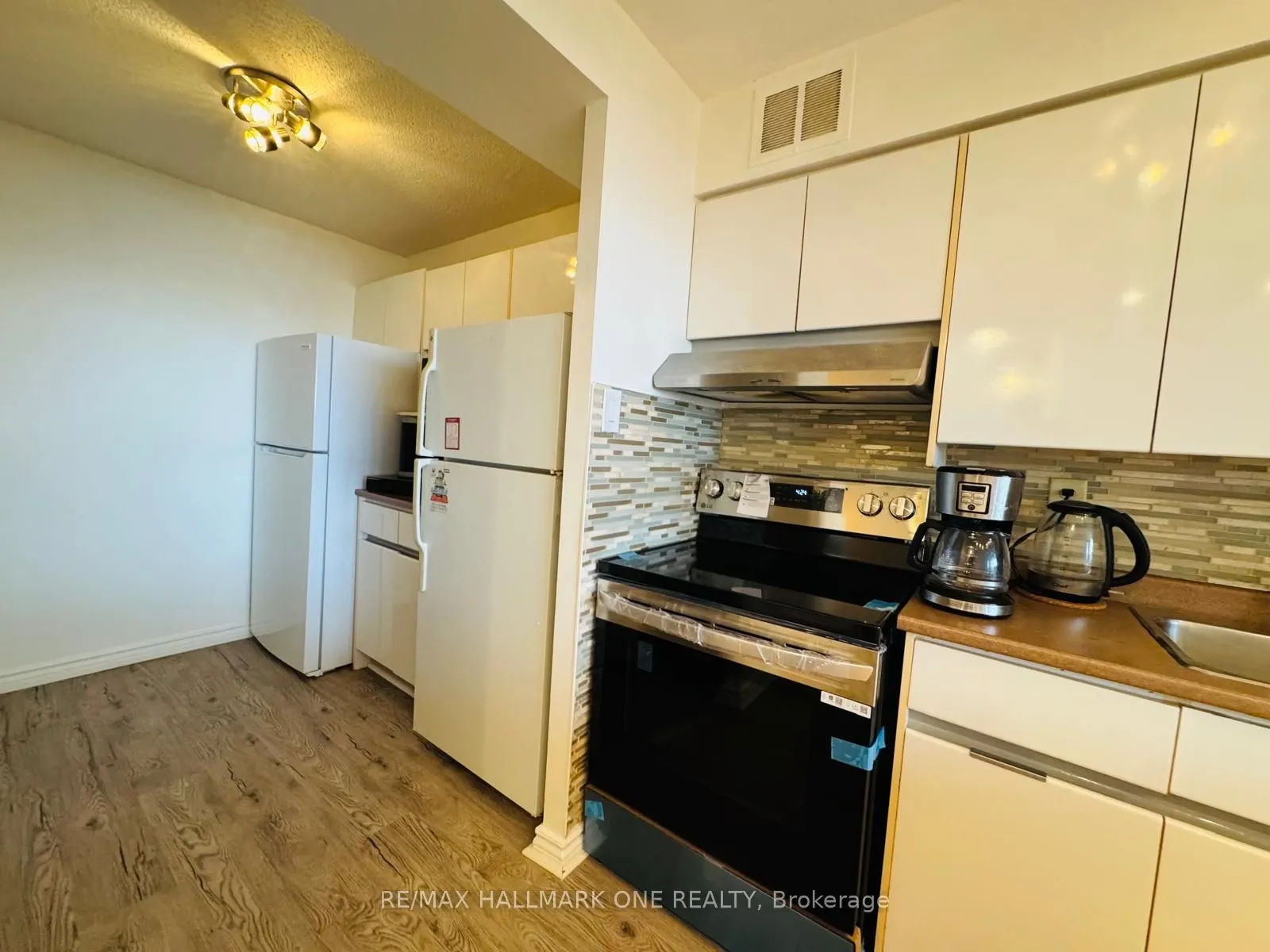 45 Sunrise Avenue E, #904