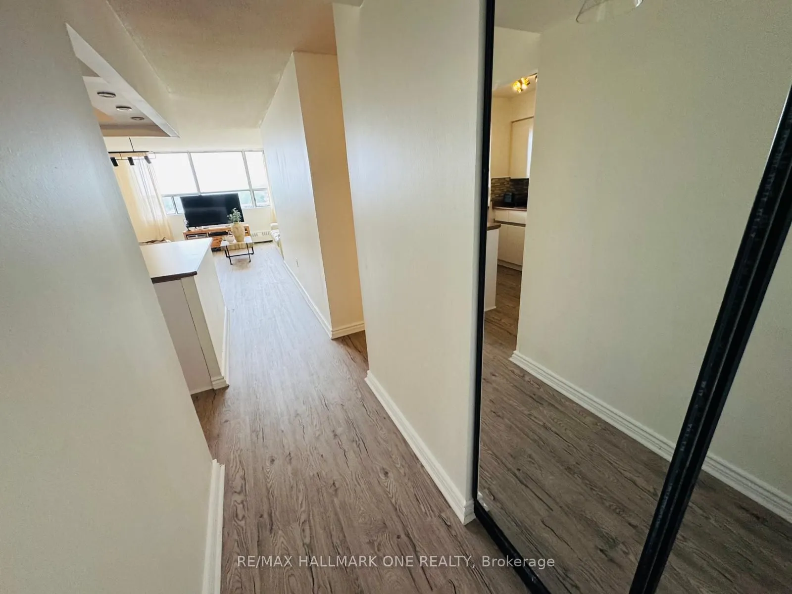 45 Sunrise Avenue E, #904
